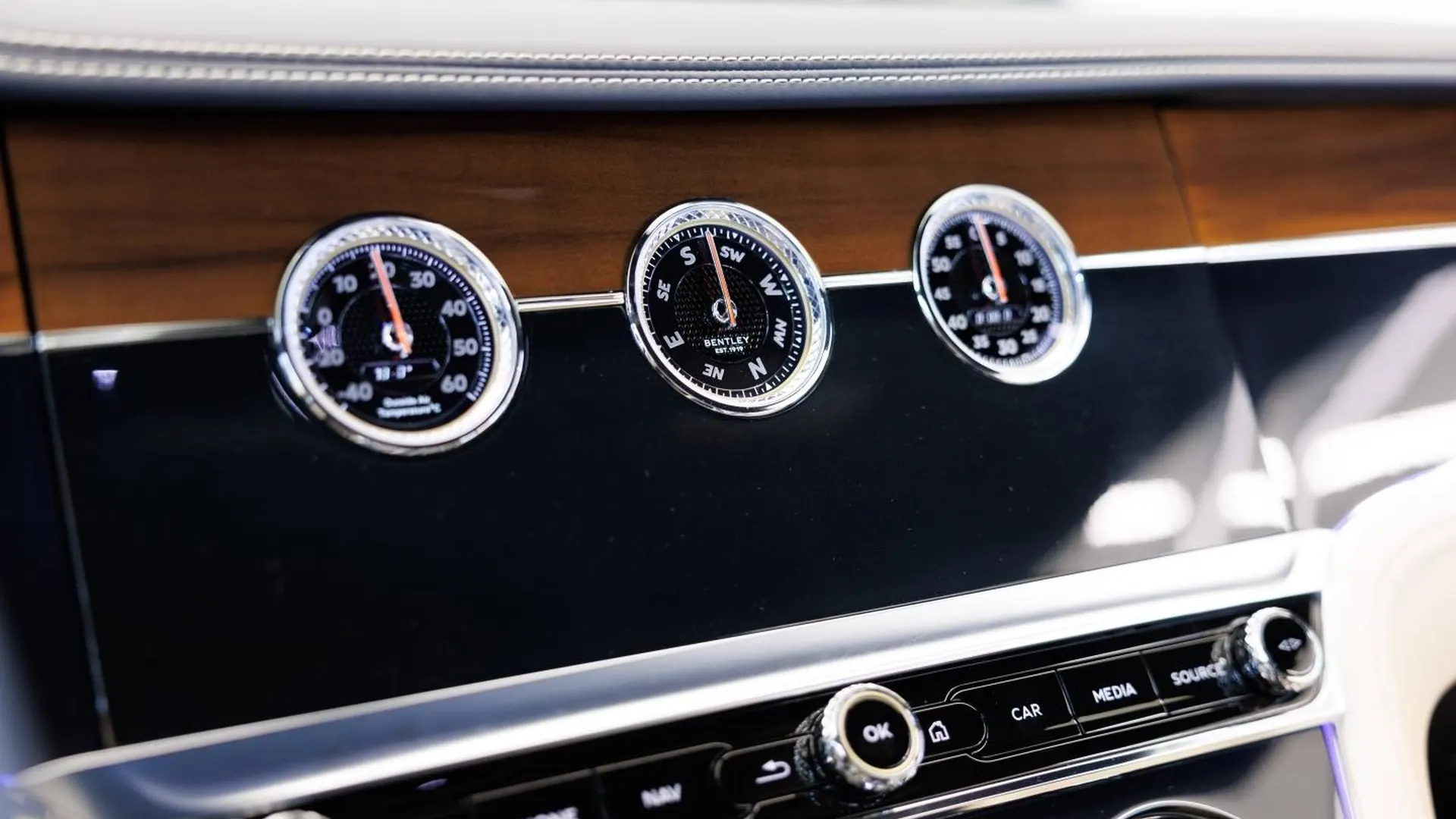 Bentley Continental — photo 35