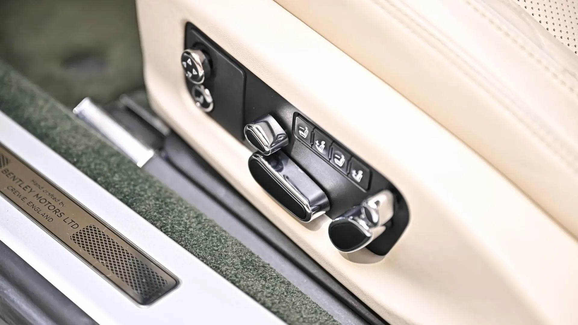 Bentley Continental — photo 22