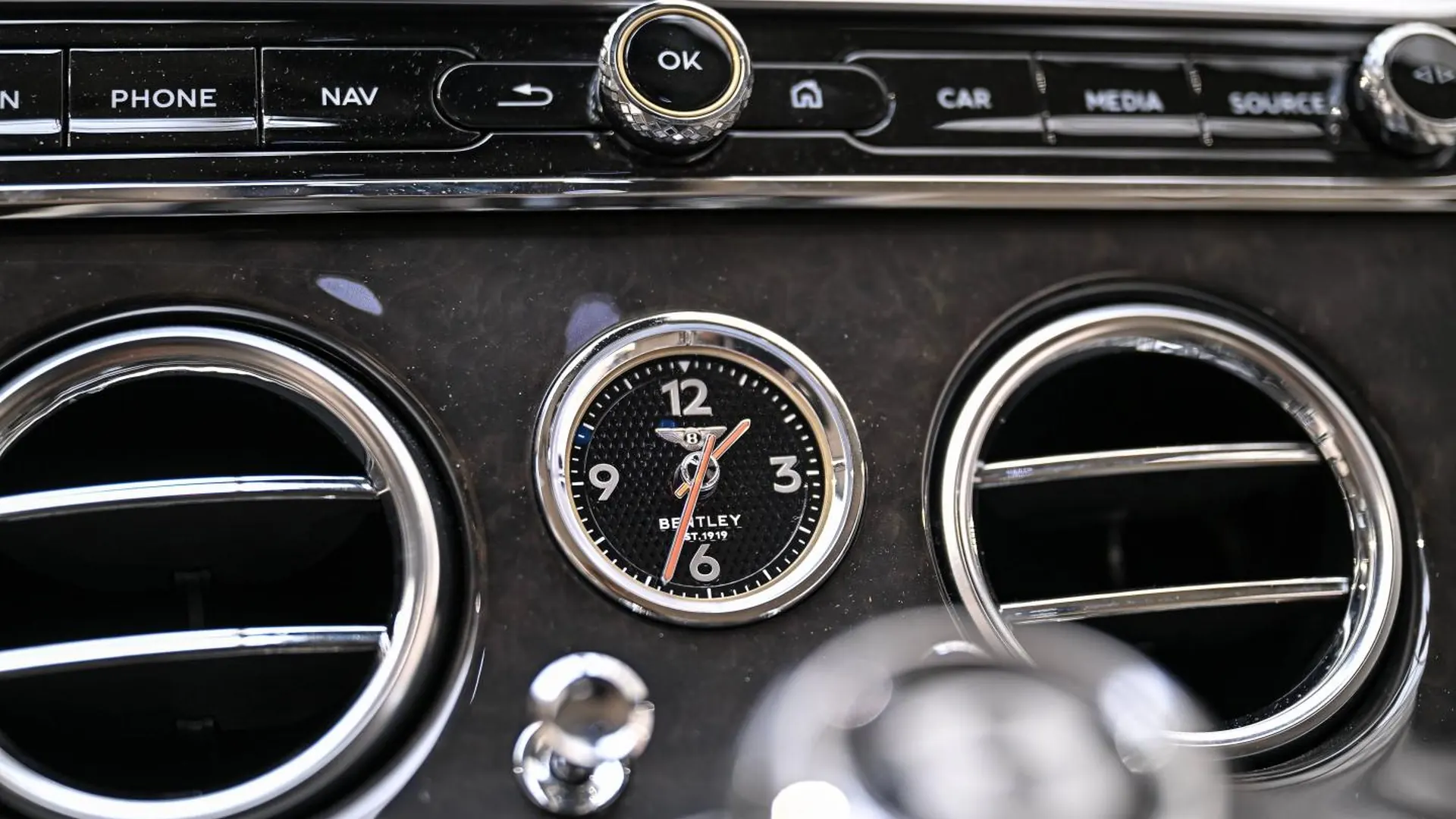 Bentley Continental — photo 32
