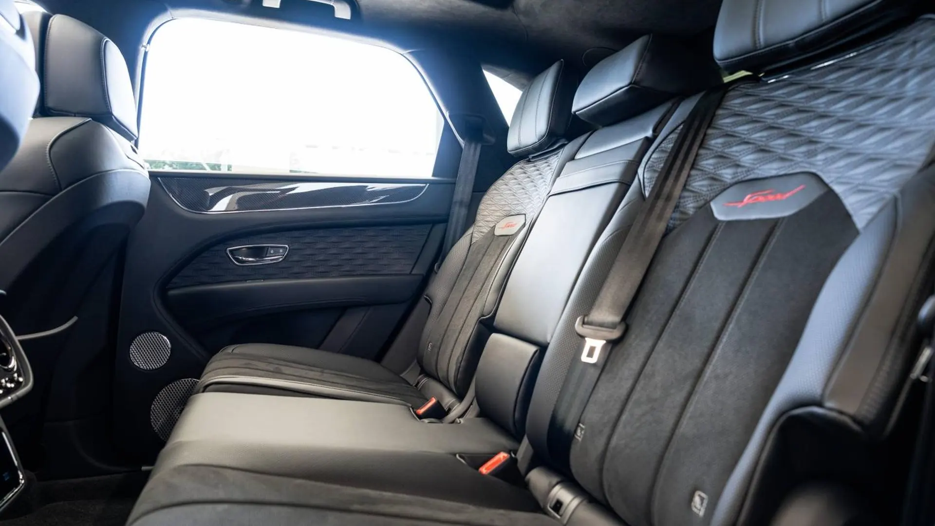 Bentley Bentayga — photo 27