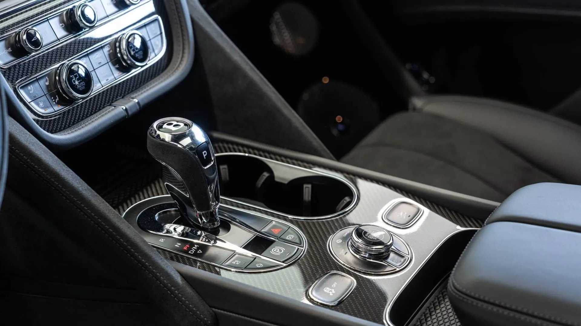 Bentley Bentayga — photo 20