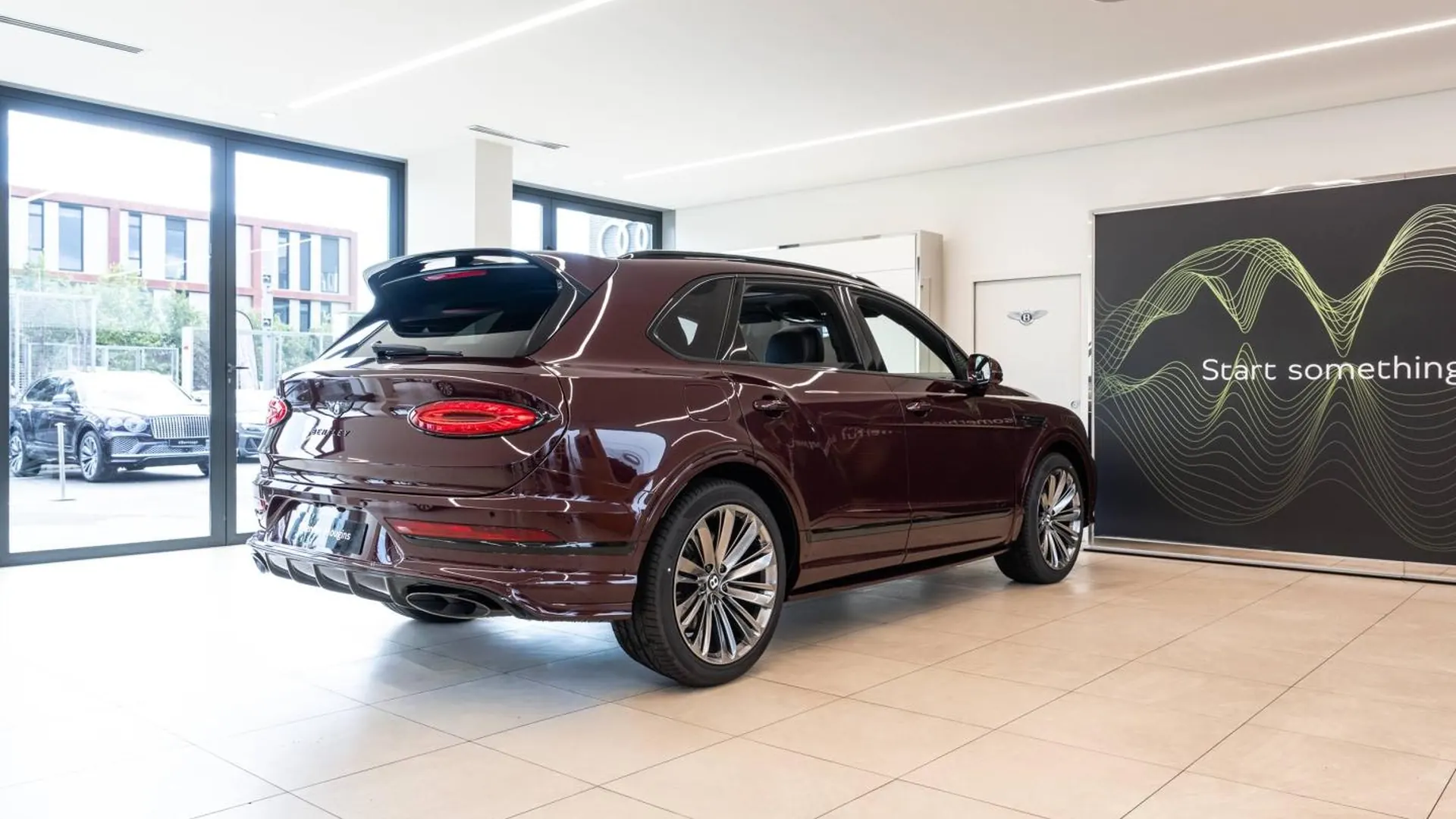 Bentley Bentayga — photo 2