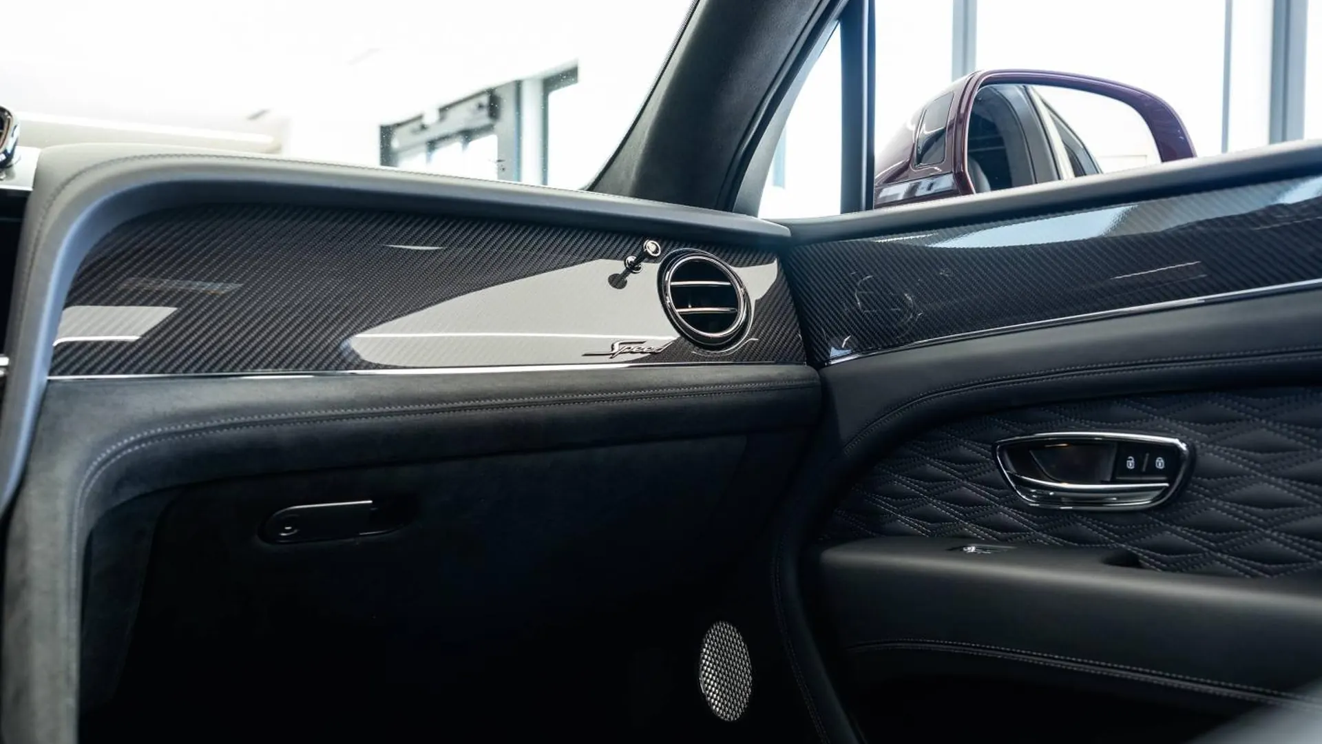 Bentley Bentayga — photo 29