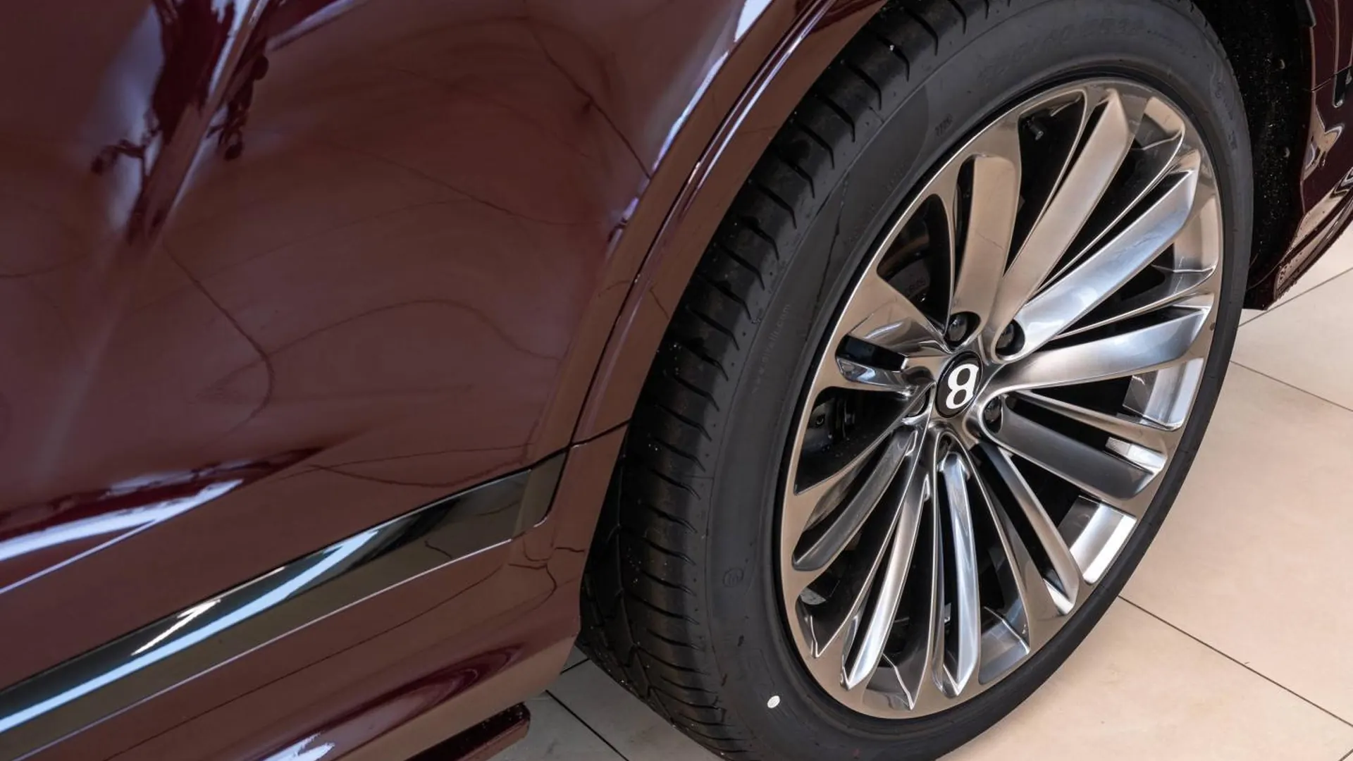 Bentley Bentayga — photo 16