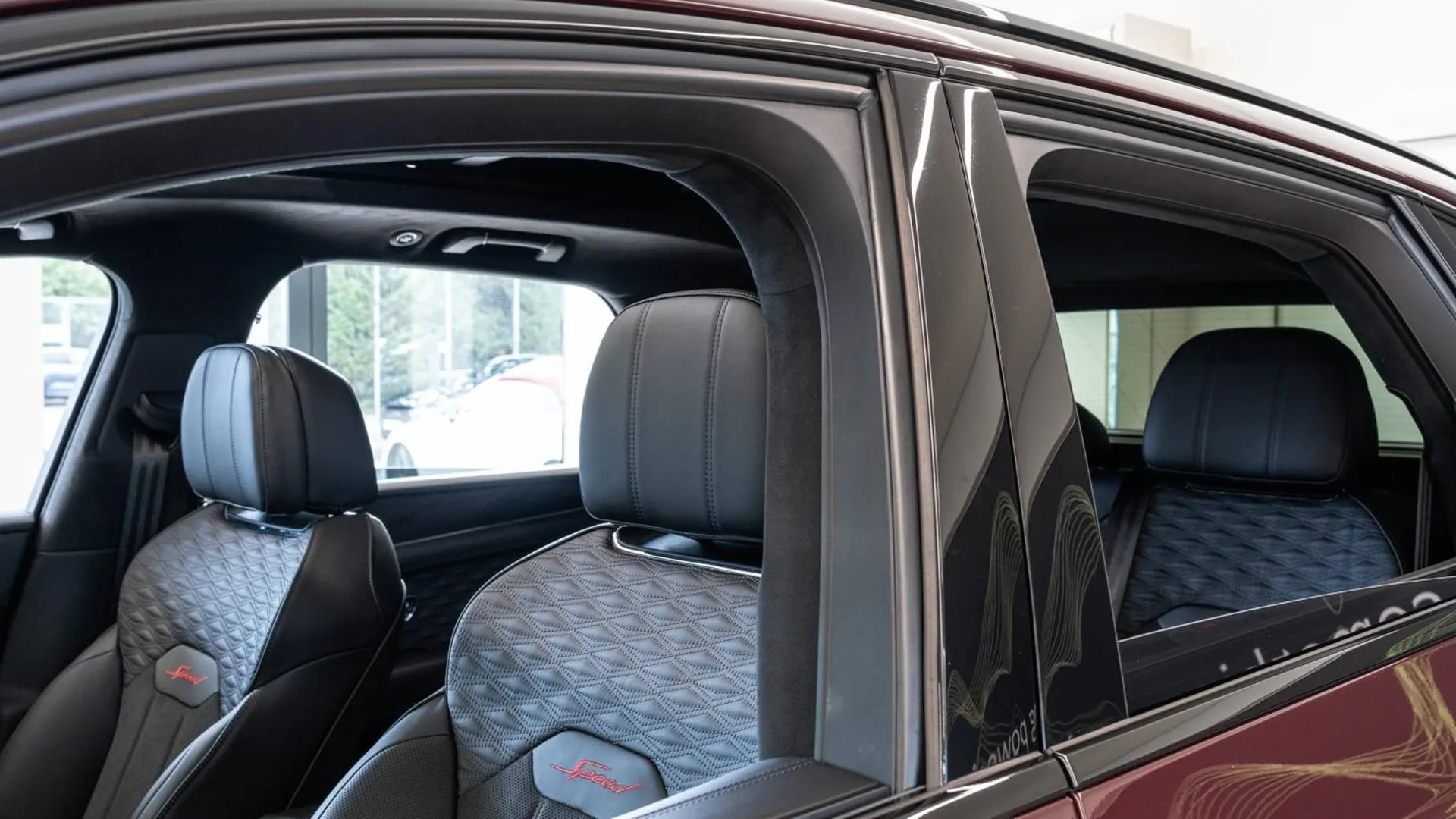 Bentley Bentayga — photo 12