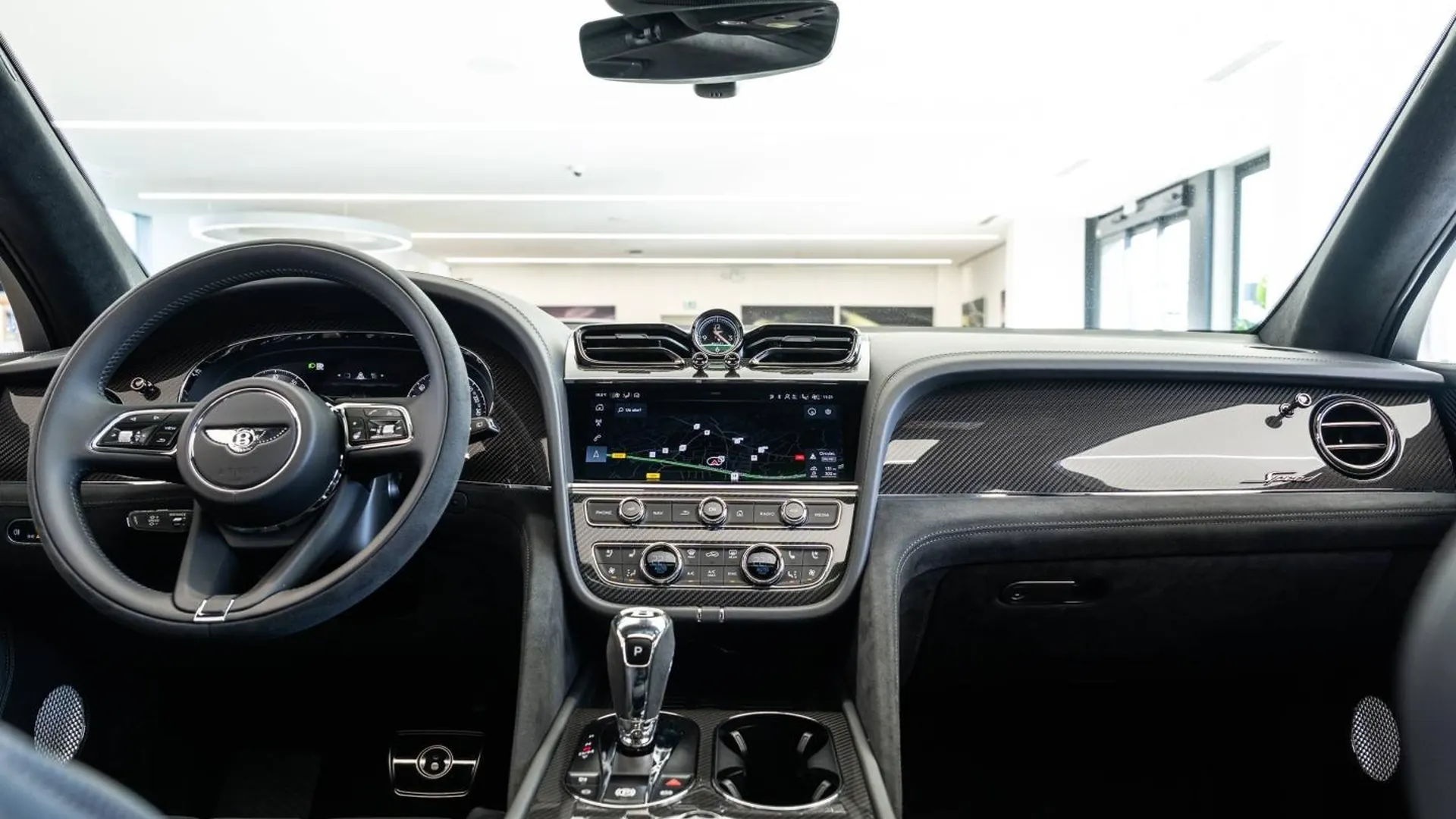 Bentley Bentayga — photo 10