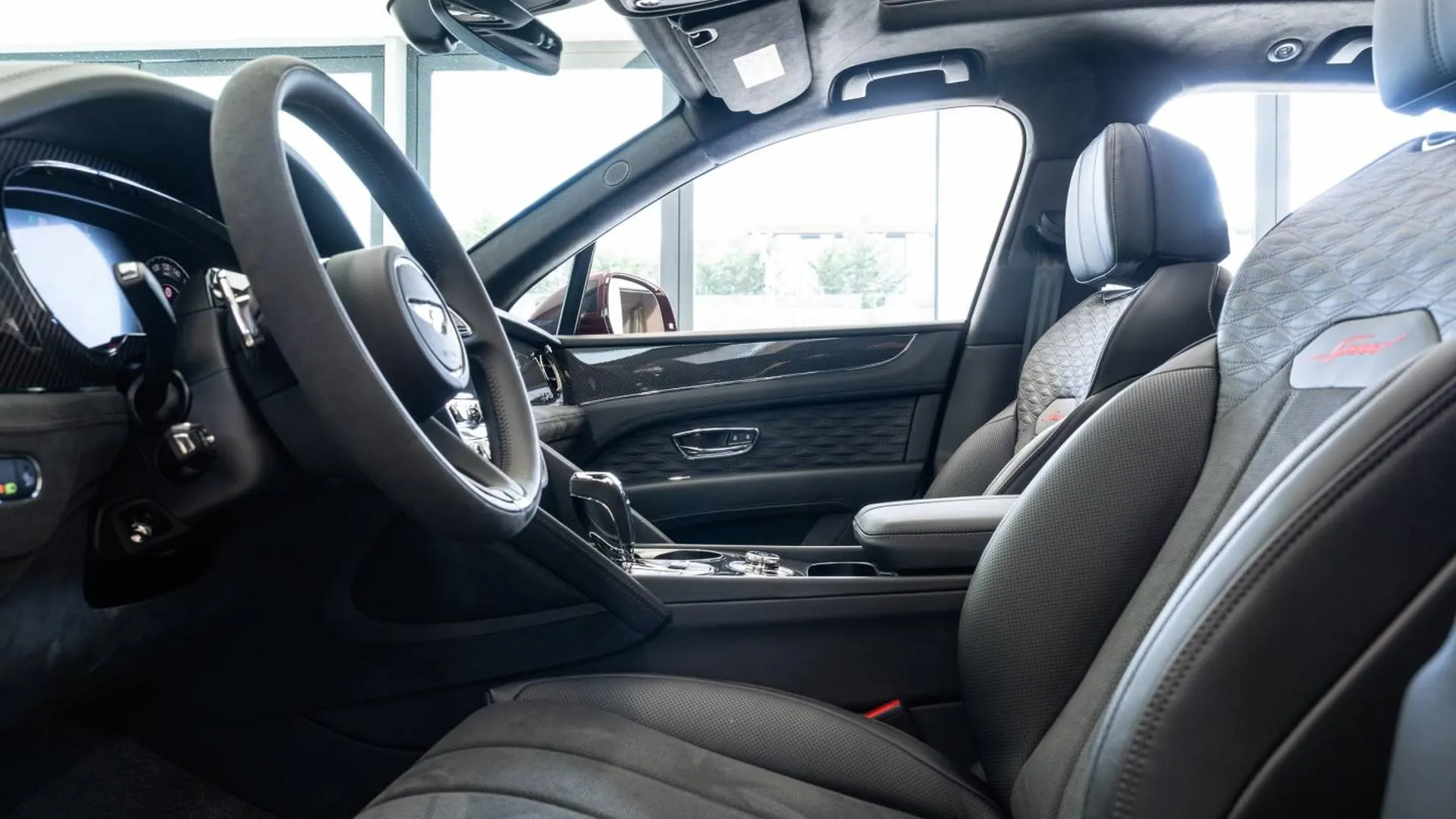 Bentley Bentayga — photo 34