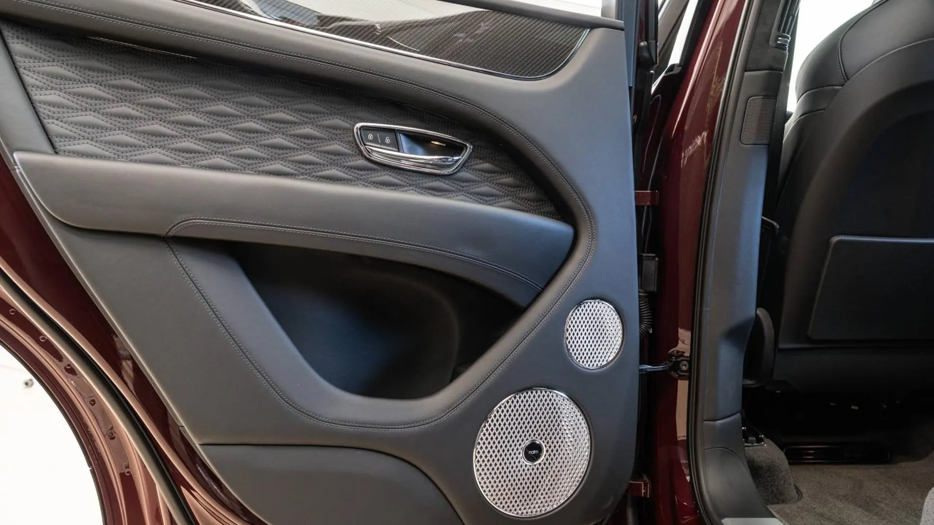 Bentley Bentayga — photo 25