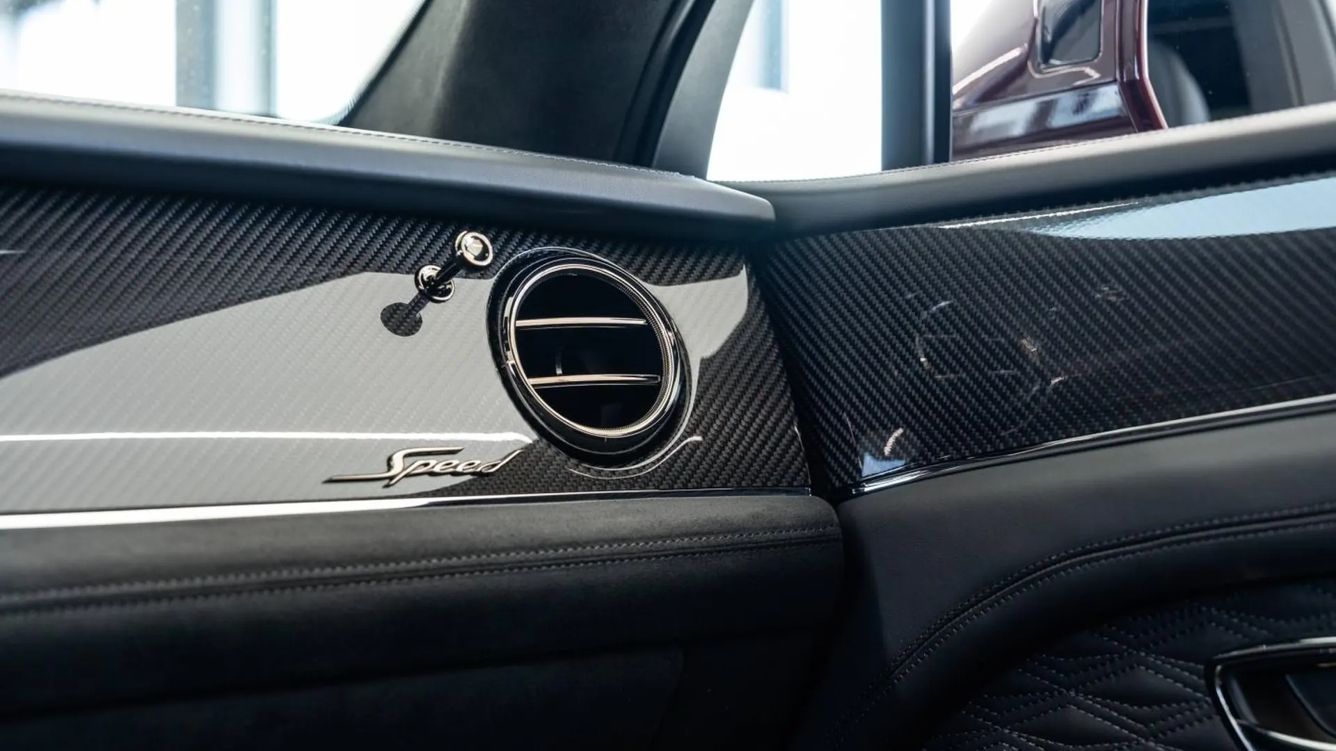 Bentley Bentayga — photo 30