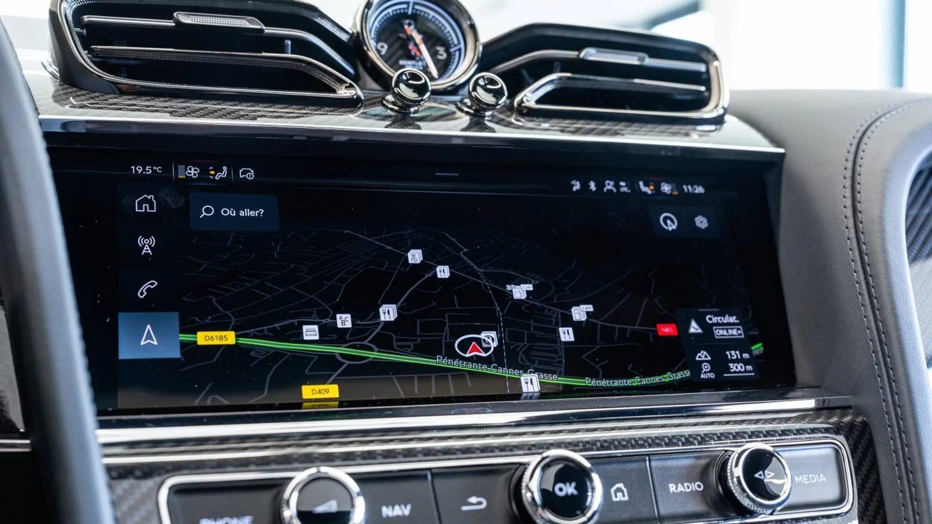 Bentley Bentayga — photo 39