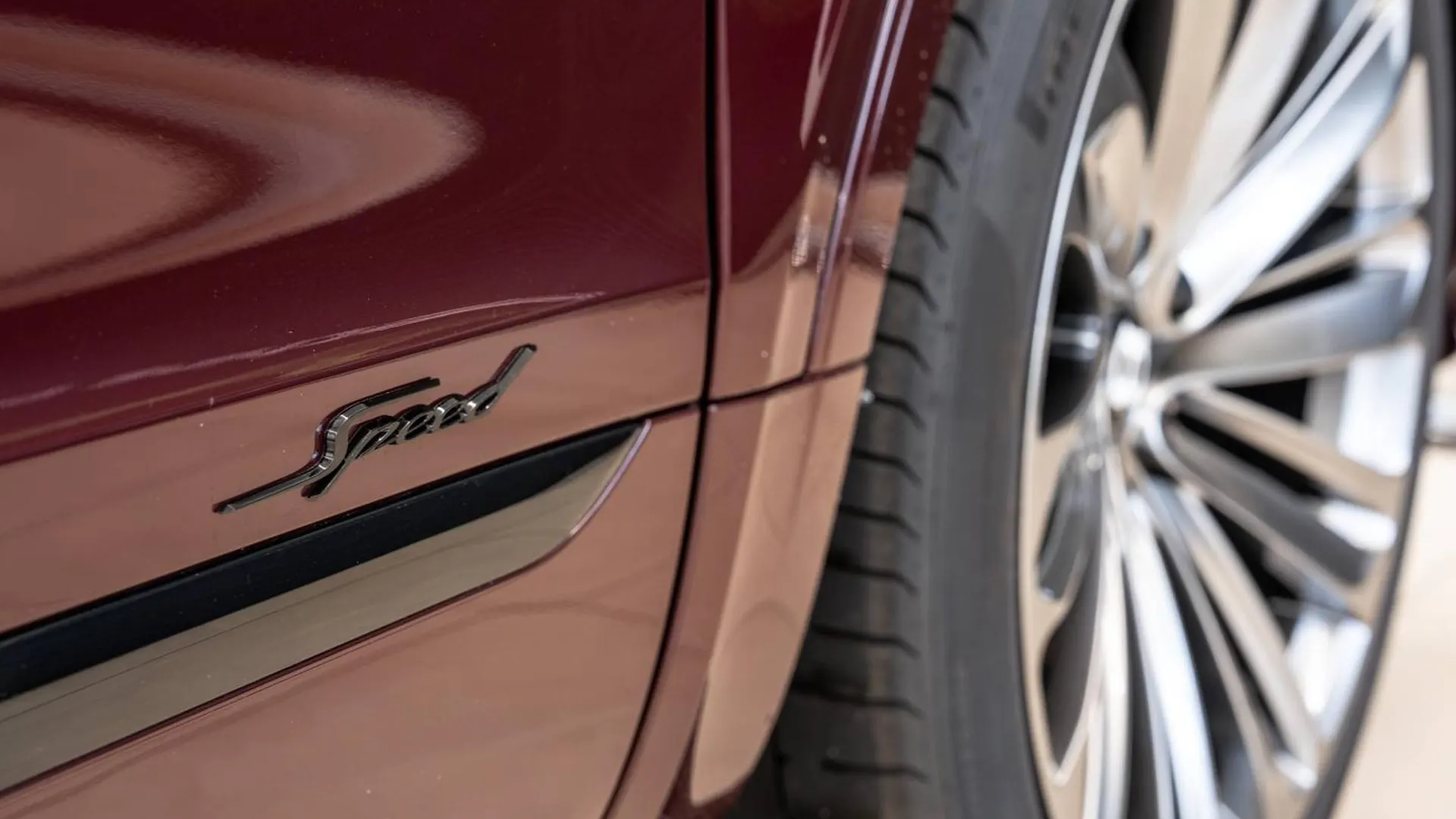 Bentley Bentayga — photo 45