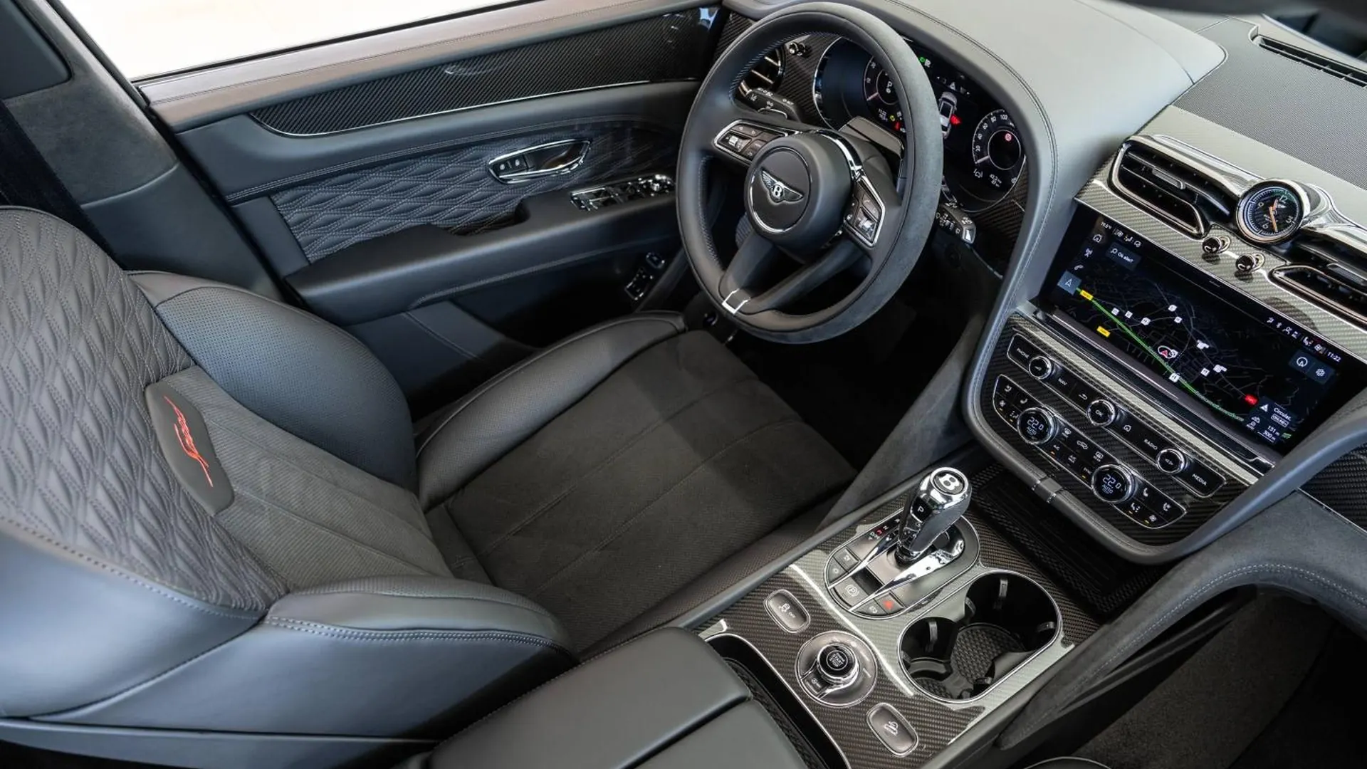 Bentley Bentayga — photo 11