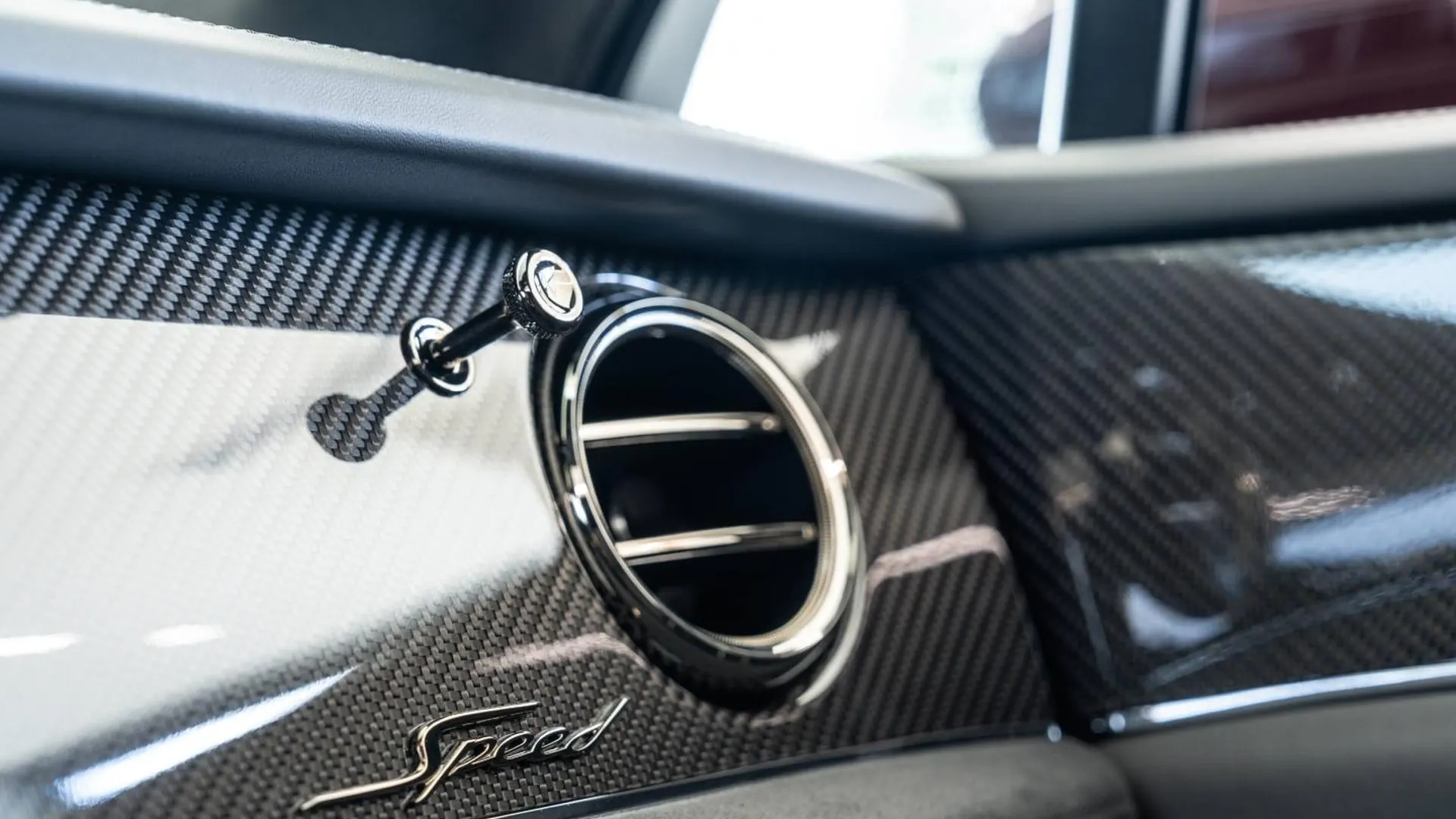Bentley Bentayga — photo 41