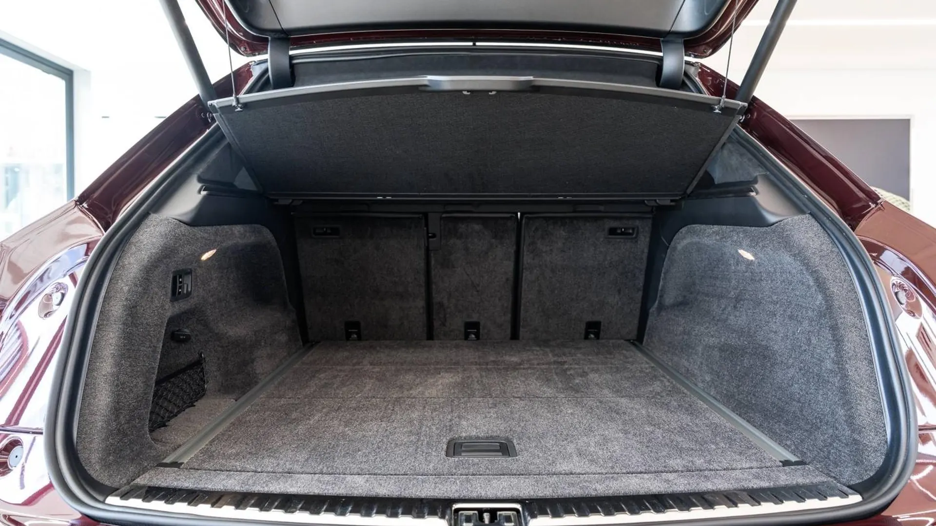 Bentley Bentayga — photo 42