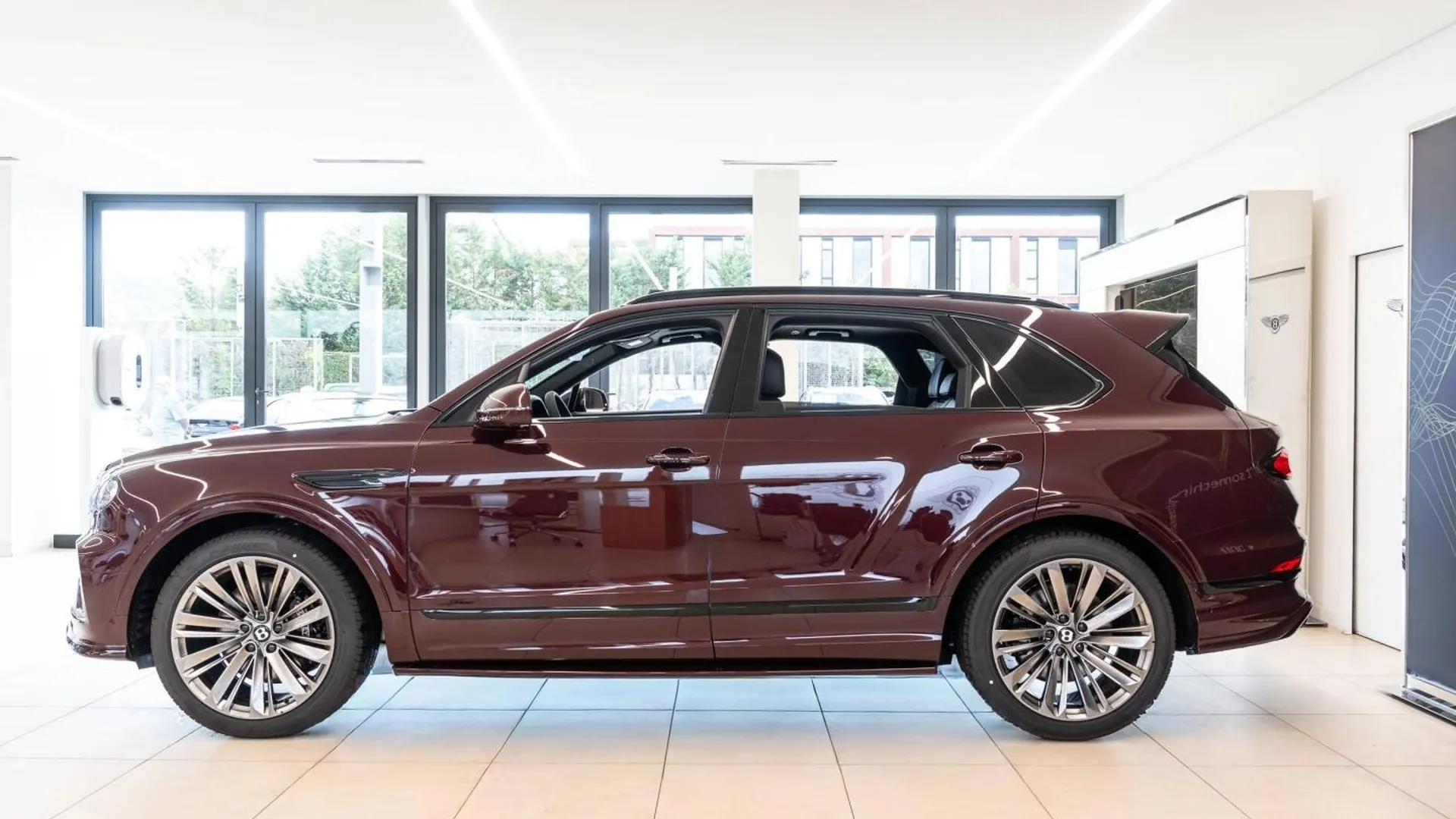 Bentley Bentayga — photo 3