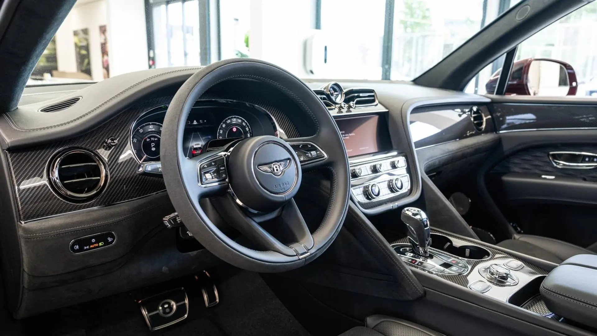 Bentley Bentayga — photo 8