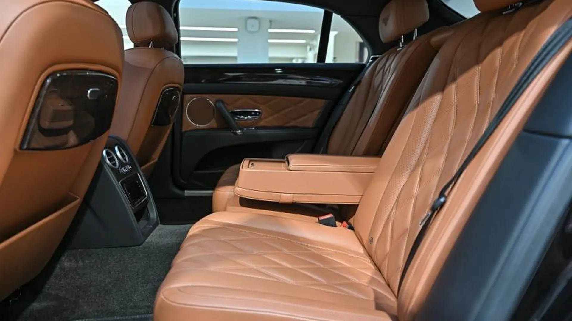 Bentley Flying Spur — photo 22