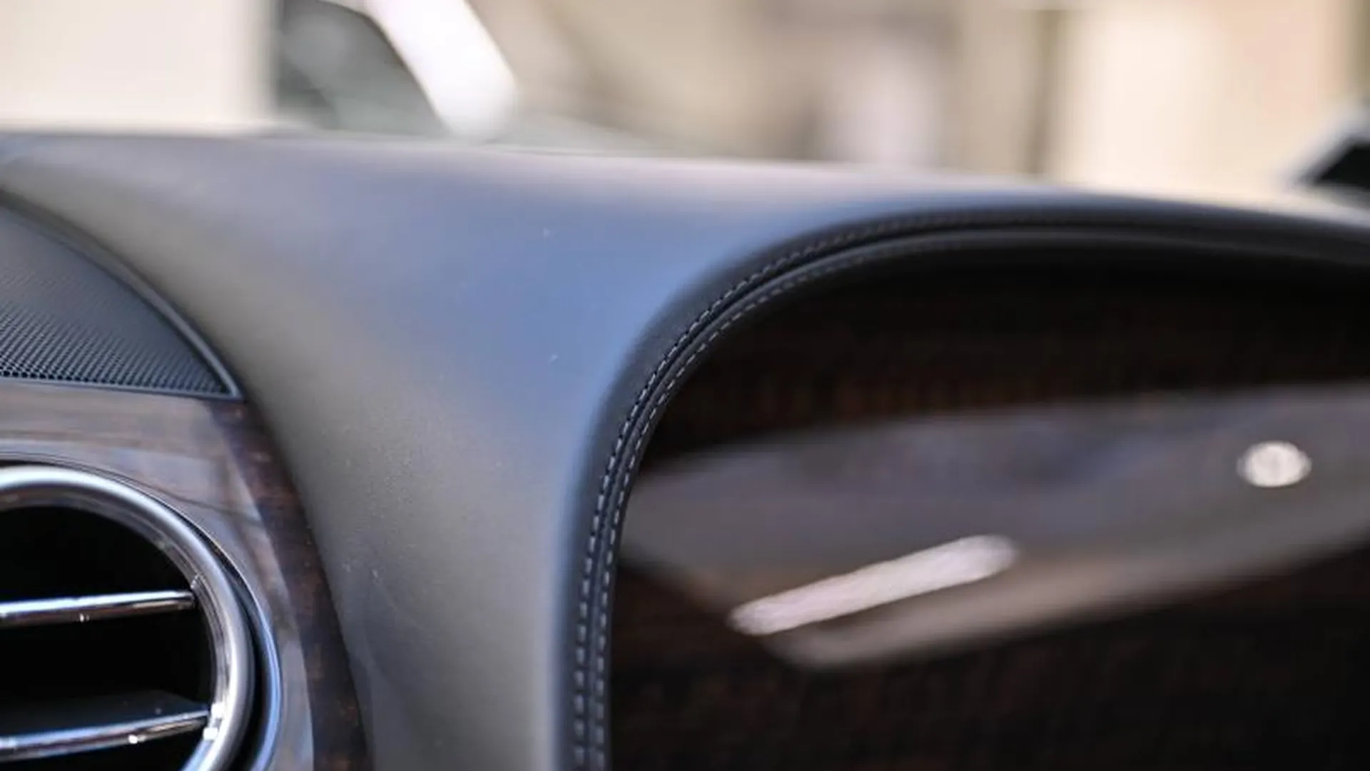 Bentley Flying Spur — photo 36