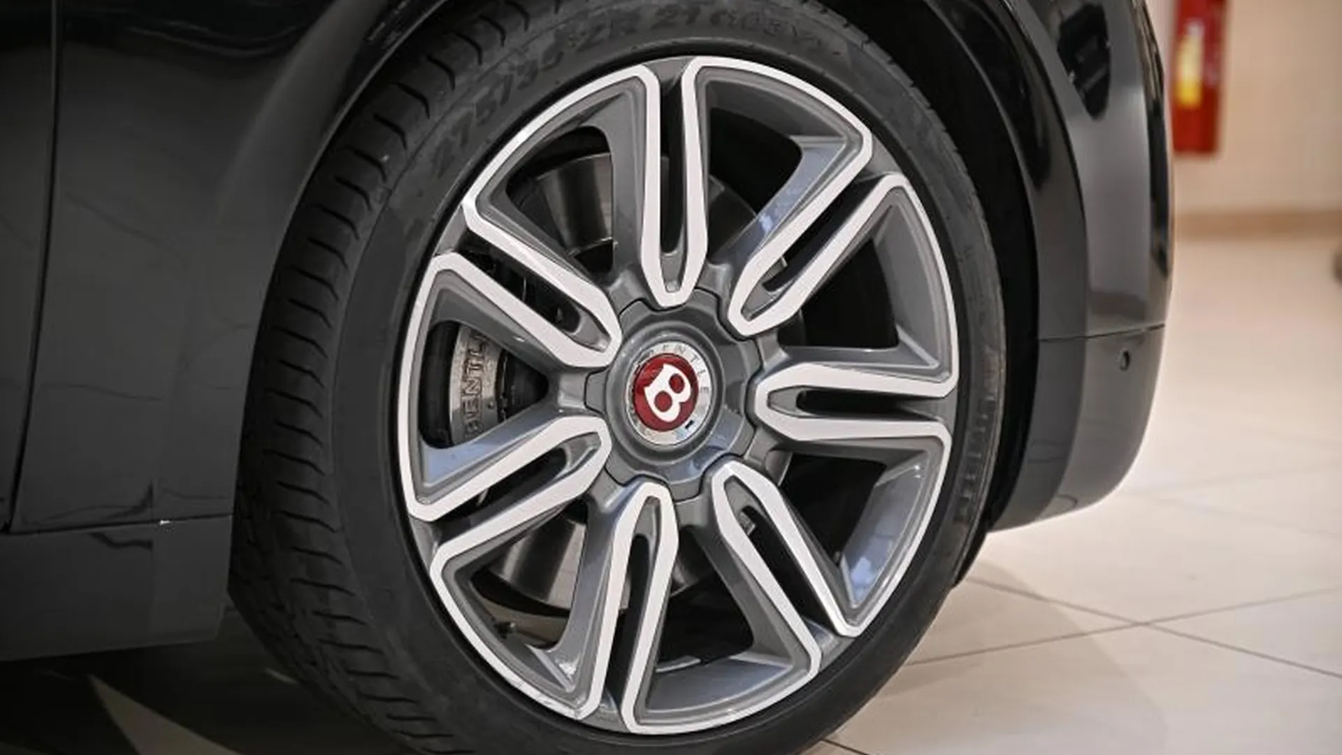 Bentley Flying Spur — photo 9