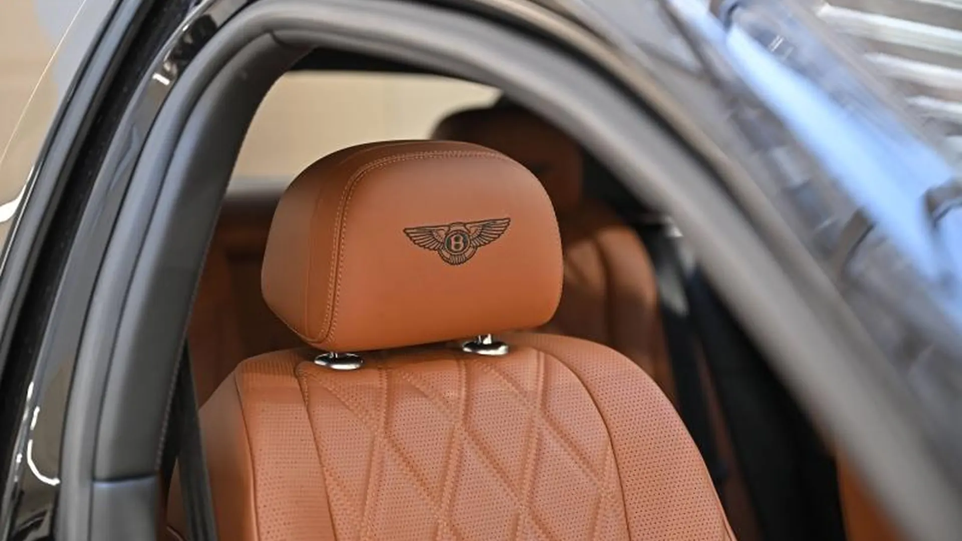 Bentley Flying Spur — photo 13