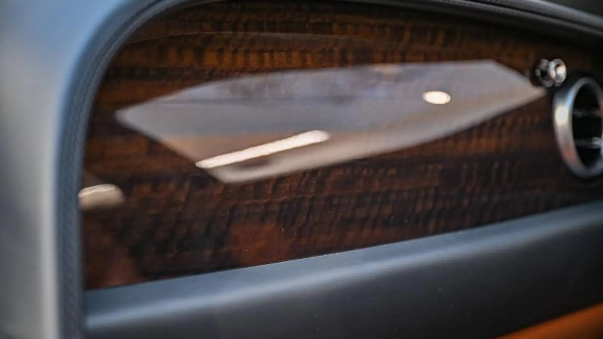 Bentley Flying Spur — photo 37