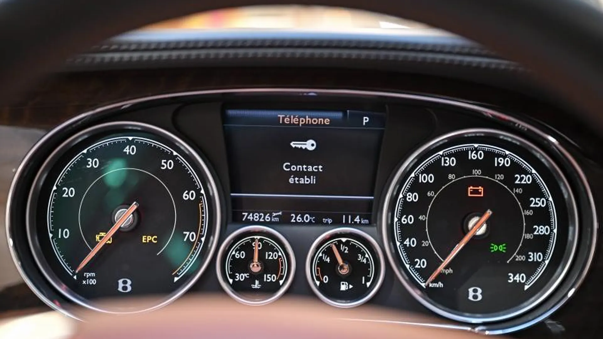 Bentley Flying Spur — photo 29