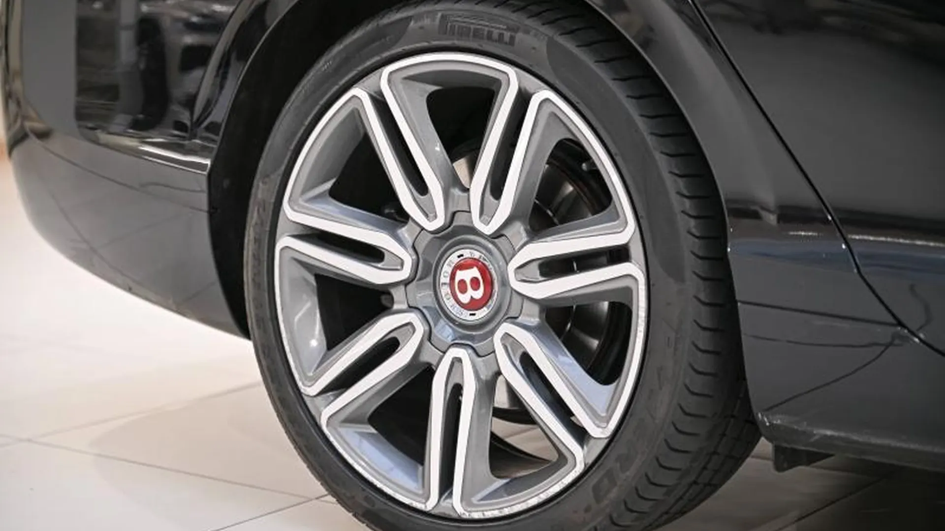 Bentley Flying Spur — photo 10