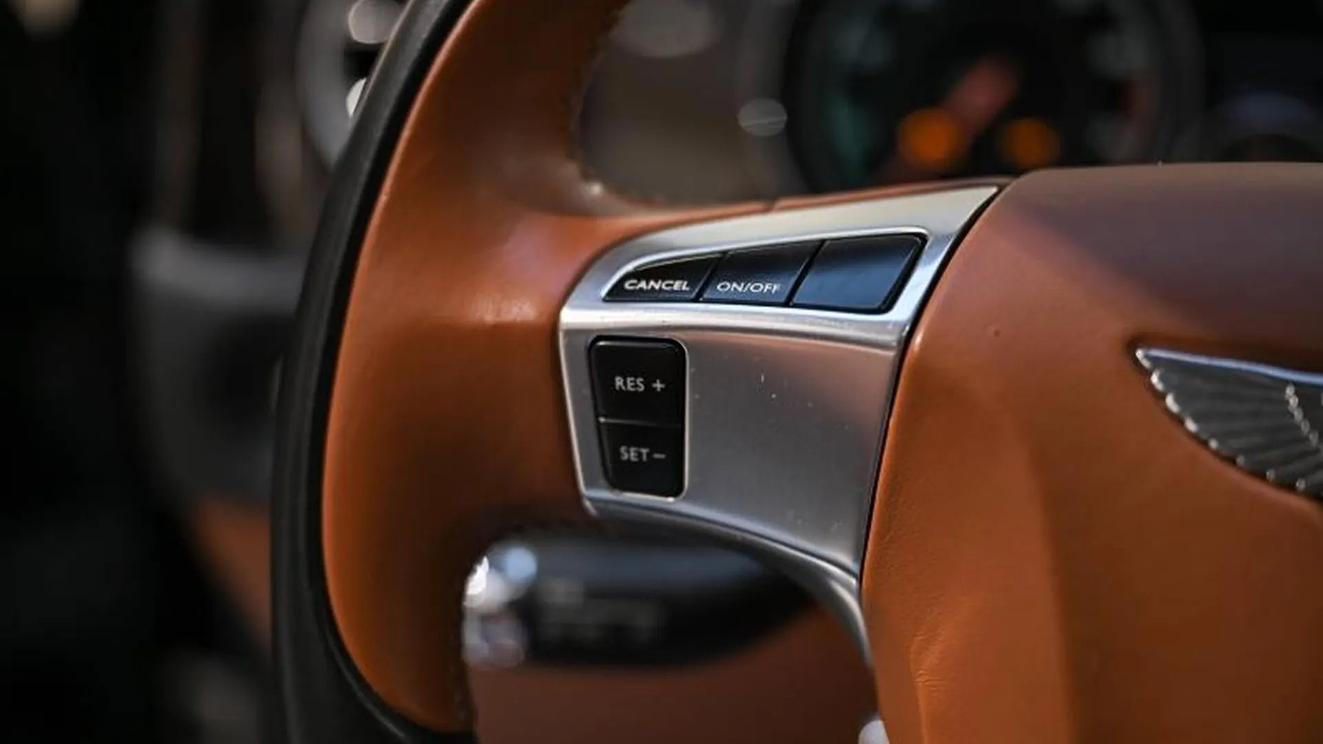 Bentley Flying Spur — photo 30