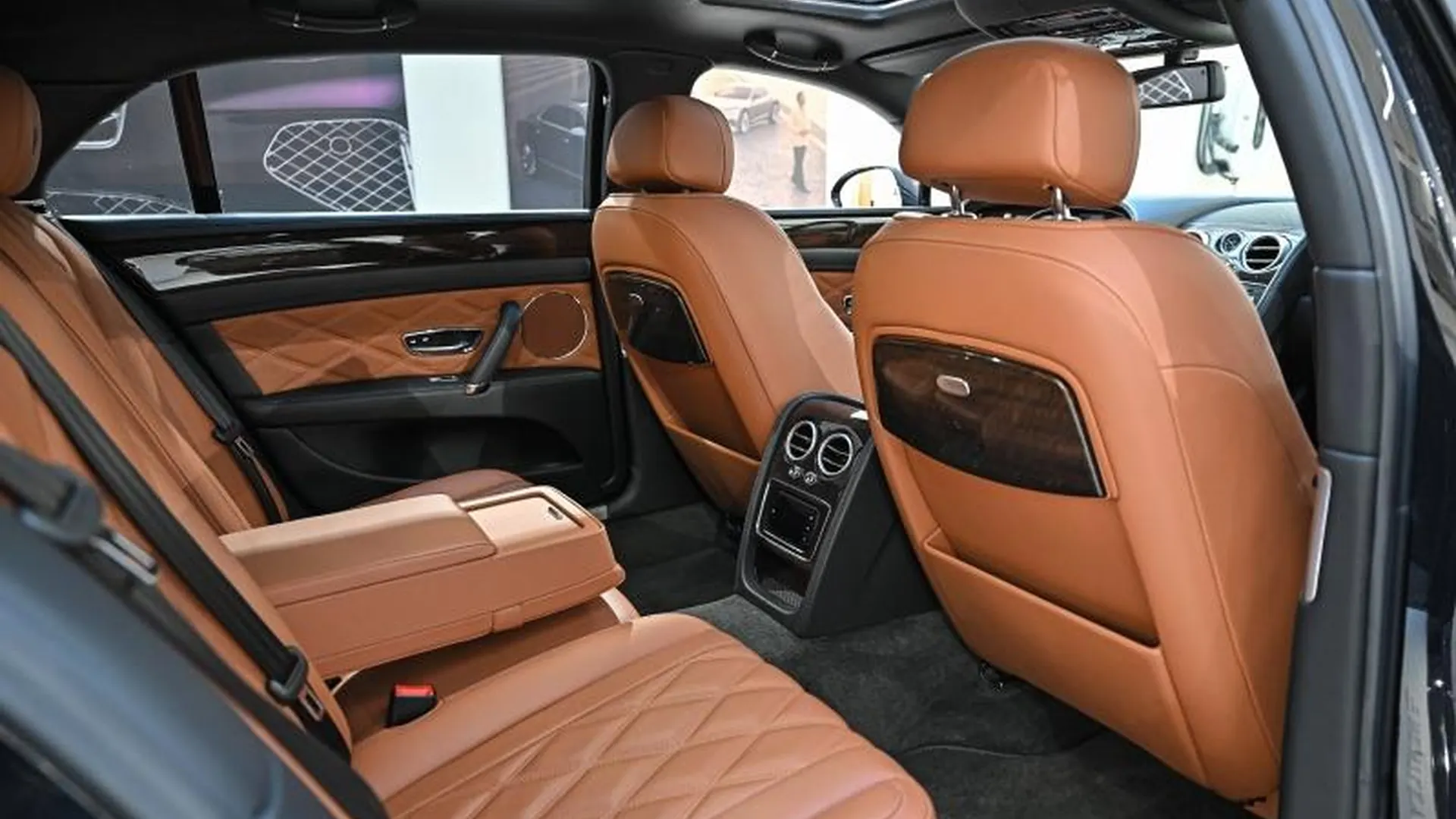 Bentley Flying Spur — photo 16