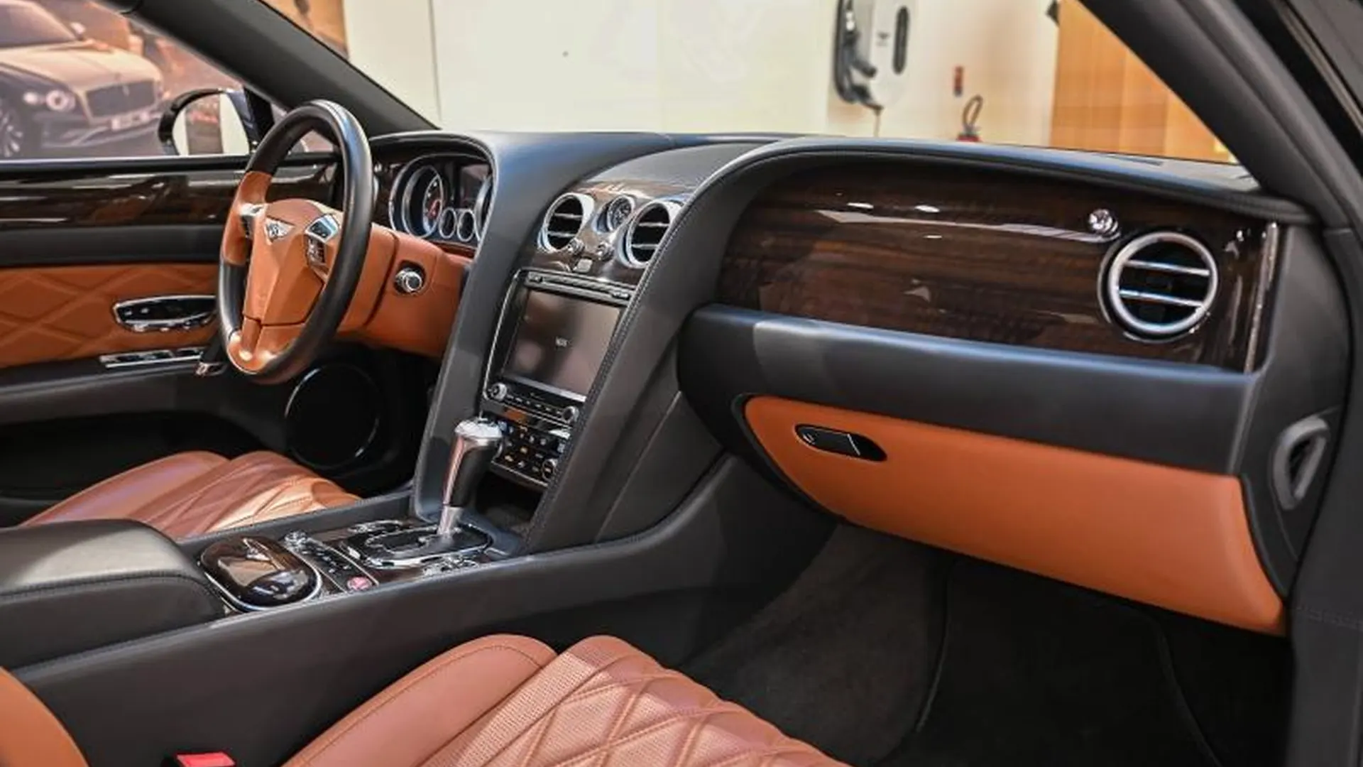 Bentley Flying Spur — photo 14