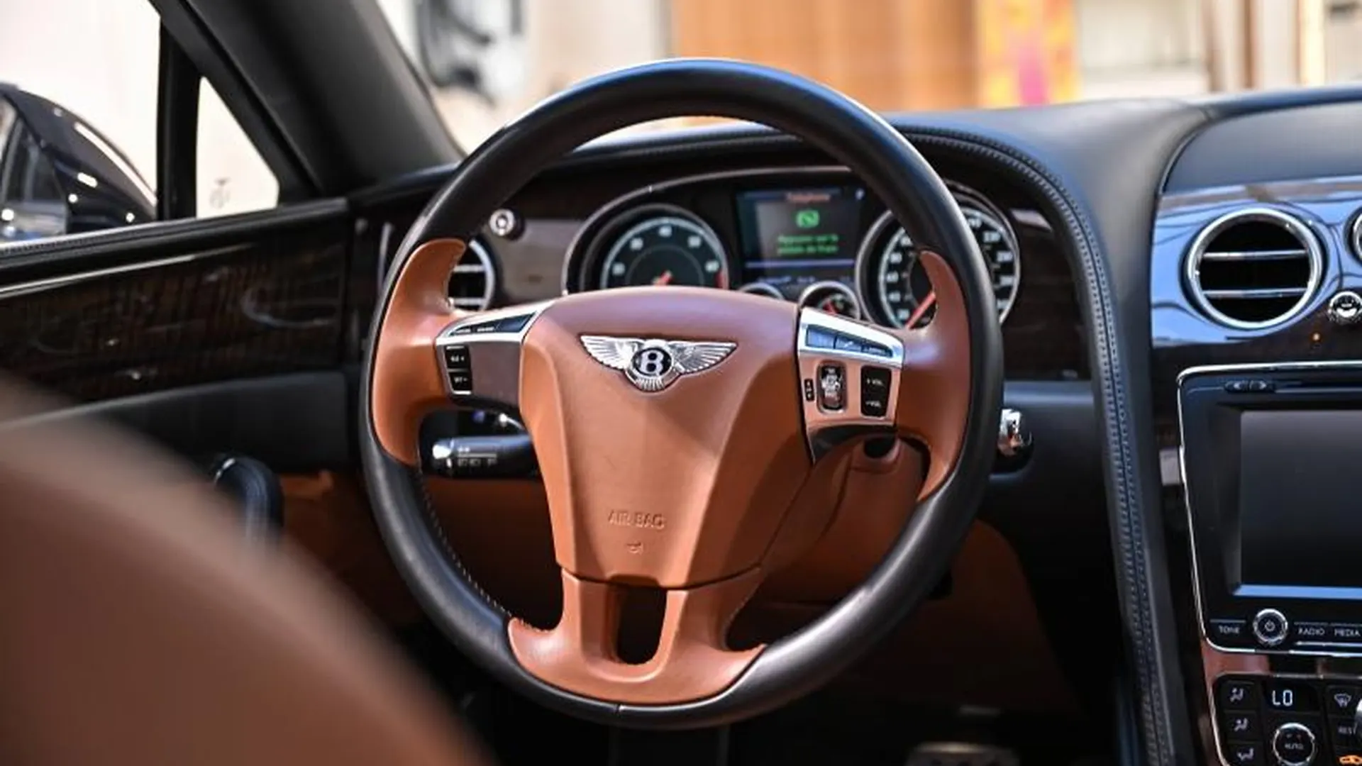 Bentley Flying Spur — photo 26