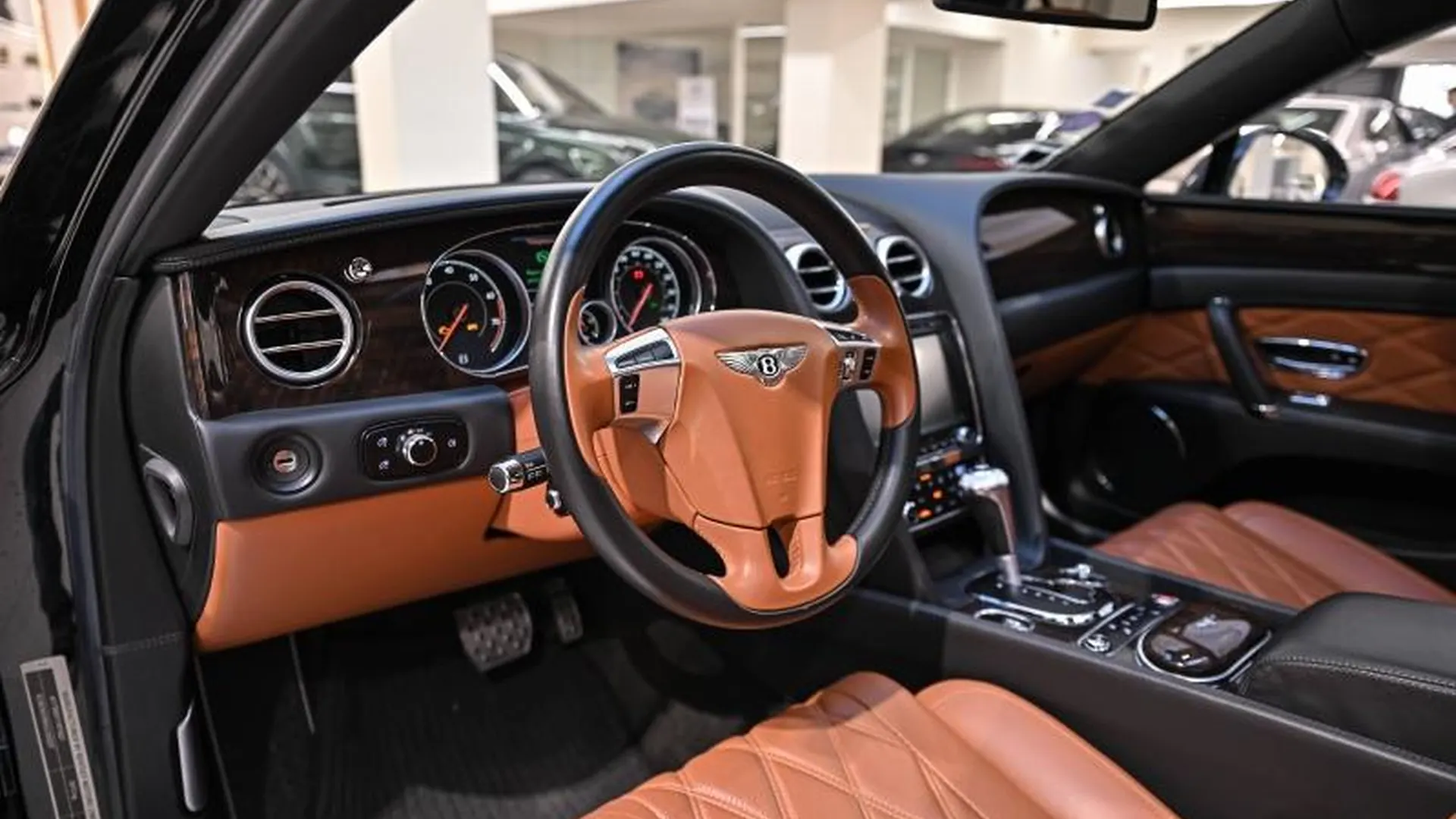 Bentley Flying Spur — photo 19
