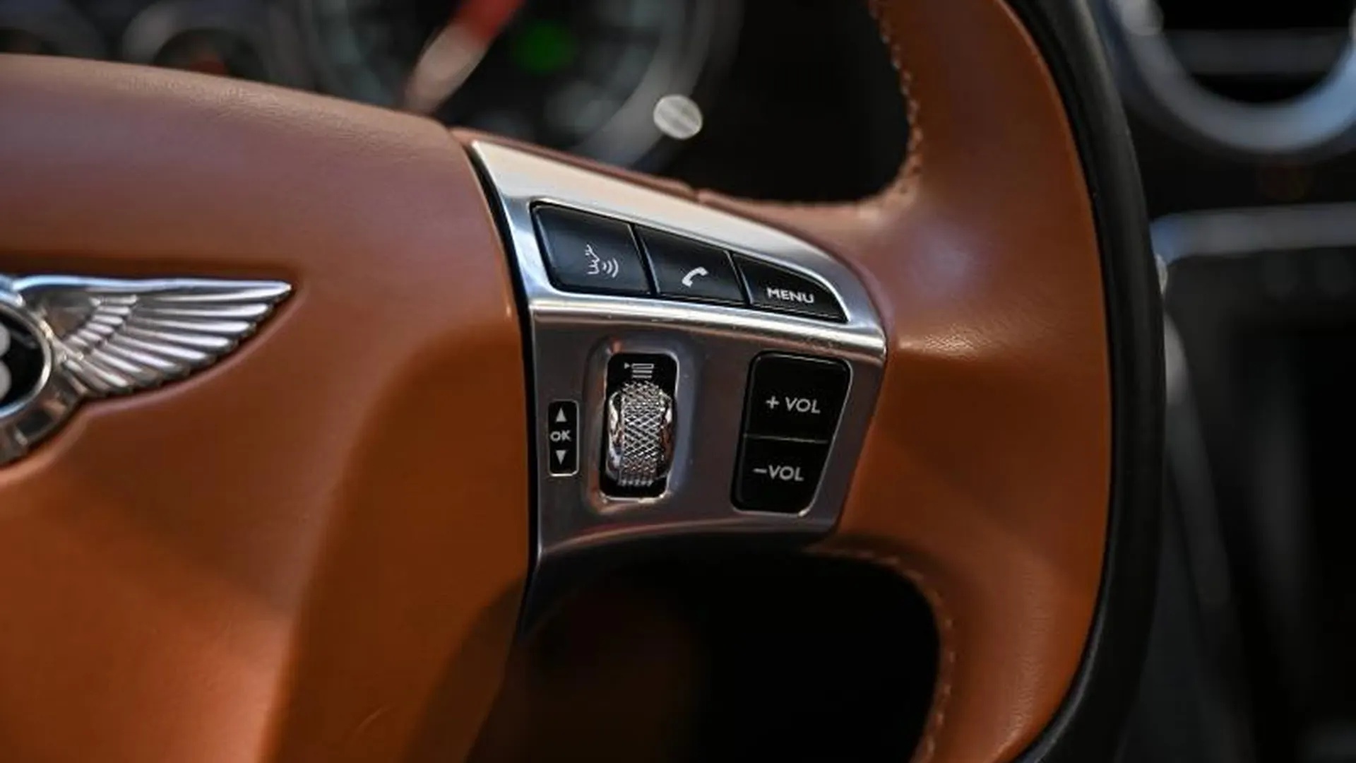 Bentley Flying Spur — photo 31