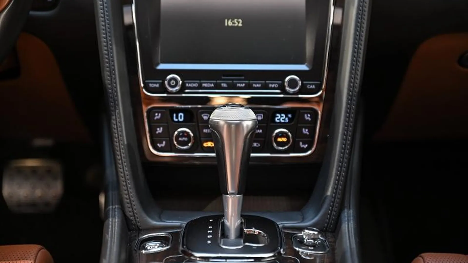 Bentley Flying Spur — photo 27