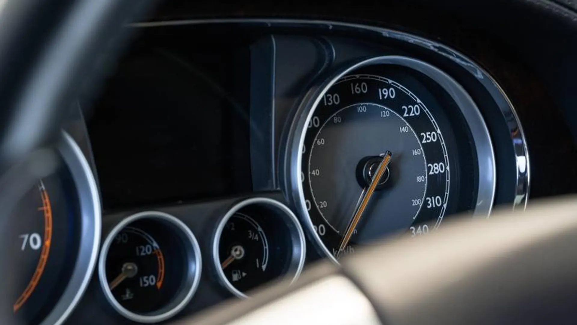 Bentley Continental GTC — photo 29