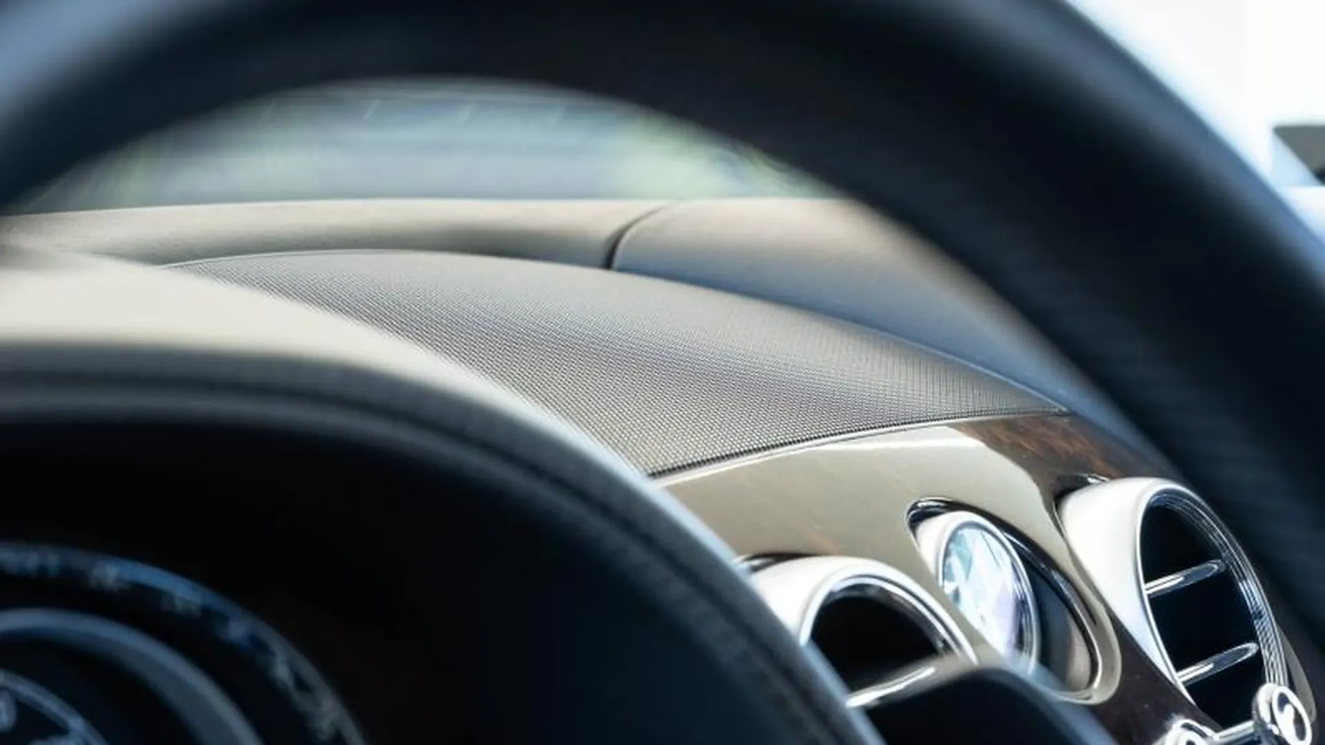 Bentley Continental GTC — photo 30