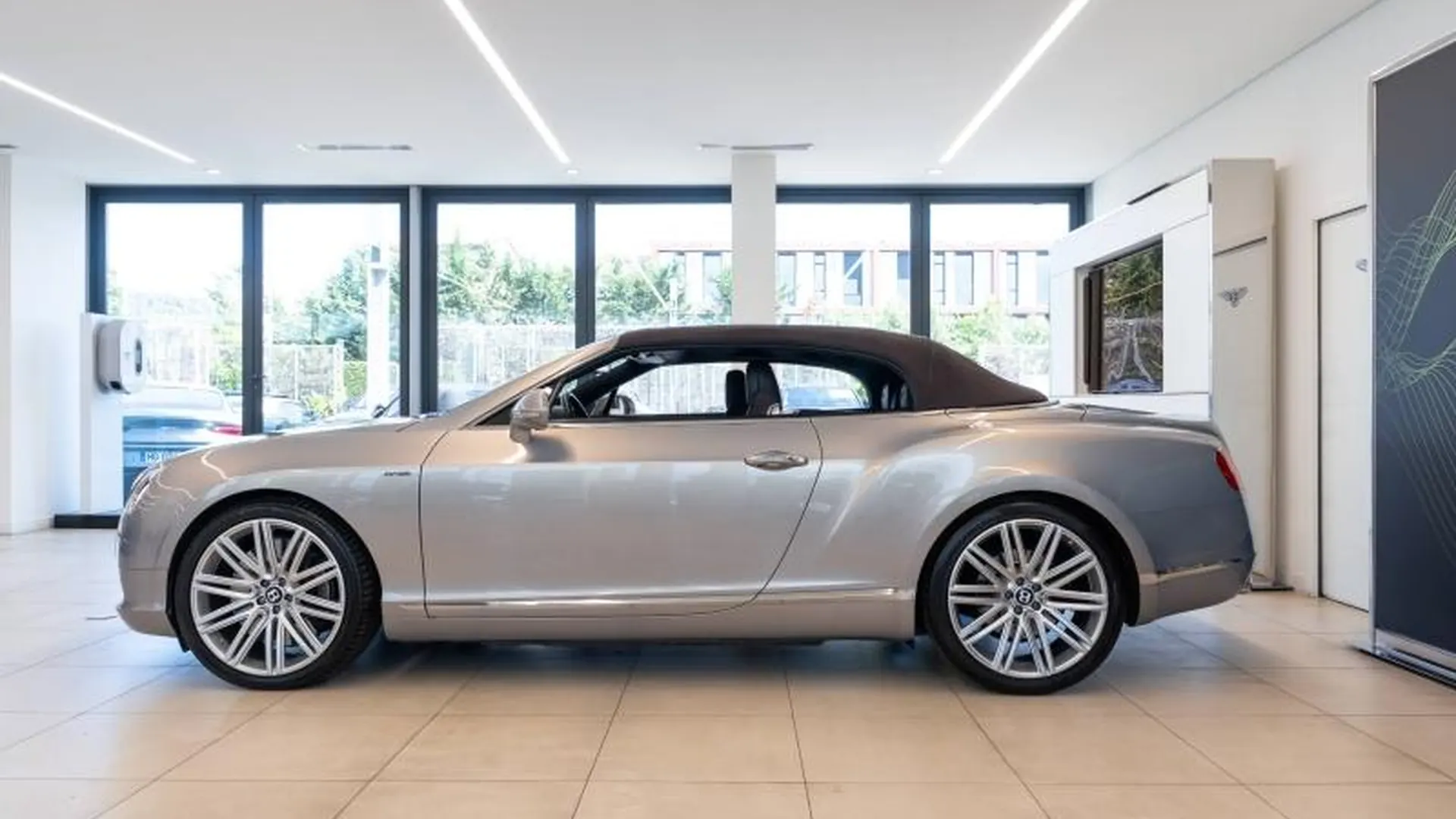 Bentley Continental GTC — photo 4