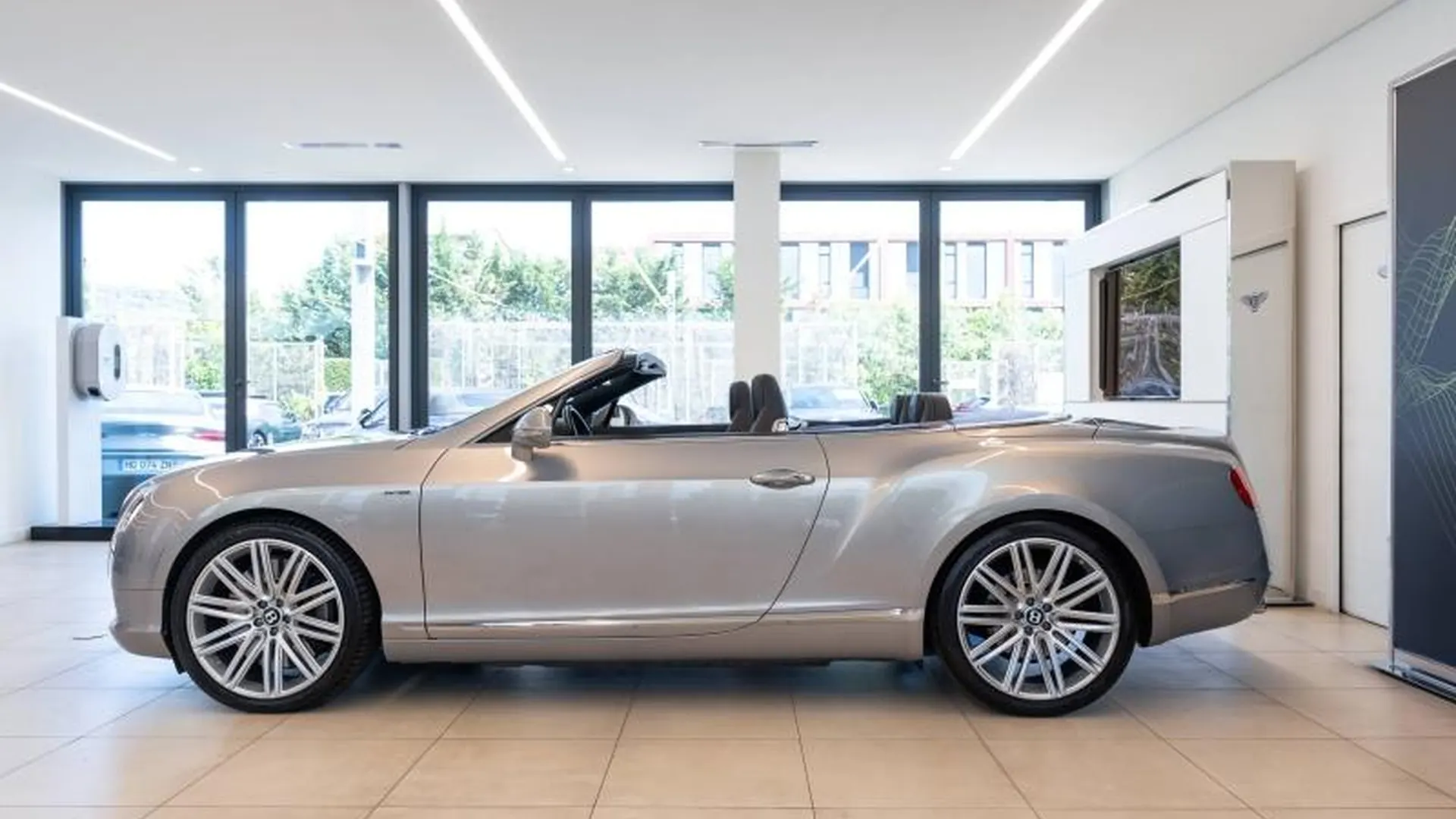 Bentley Continental GTC — photo 3