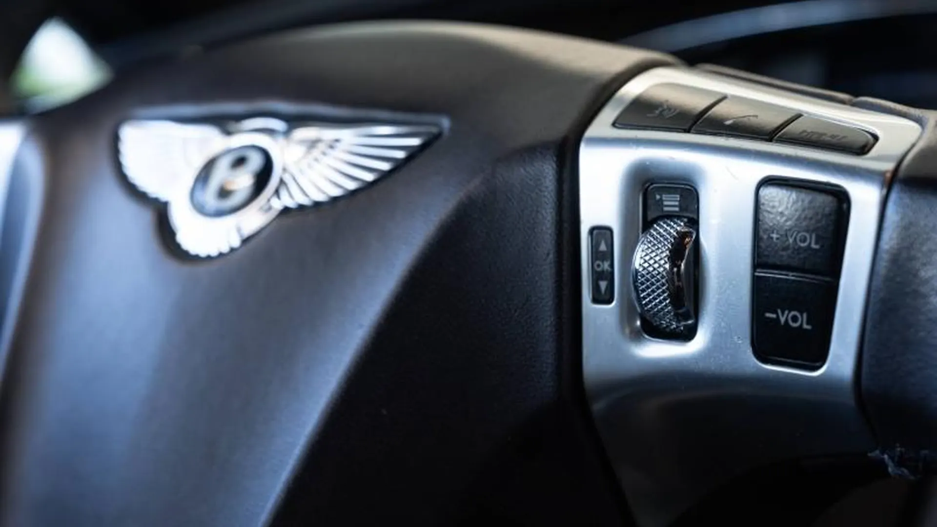 Bentley Continental GTC — photo 27