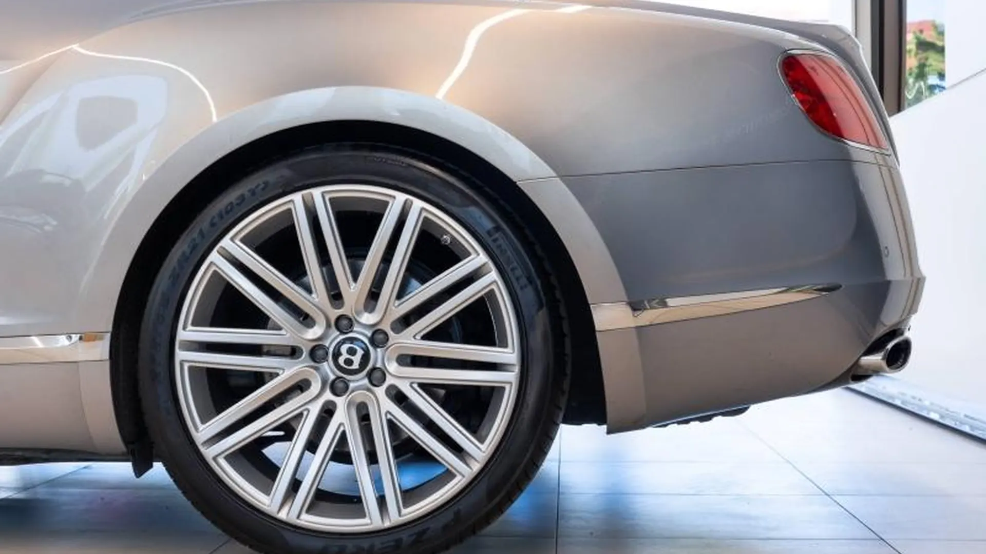 Bentley Continental GTC — photo 20