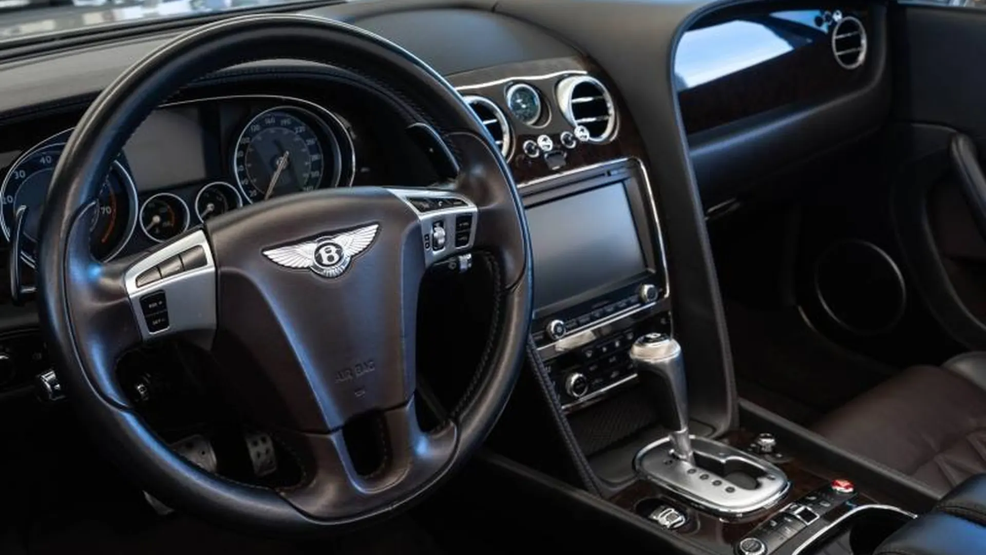 Bentley Continental GTC — photo 11