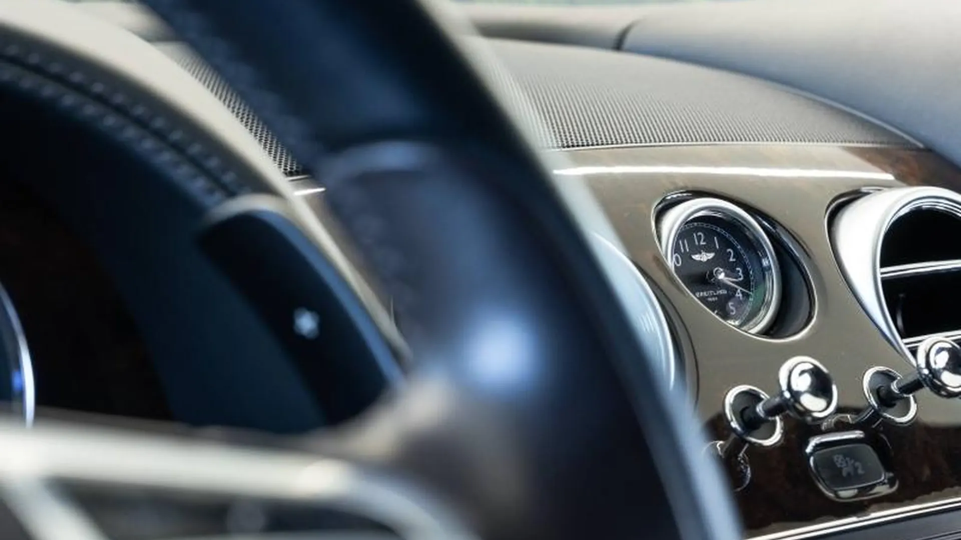 Bentley Continental GTC — photo 31