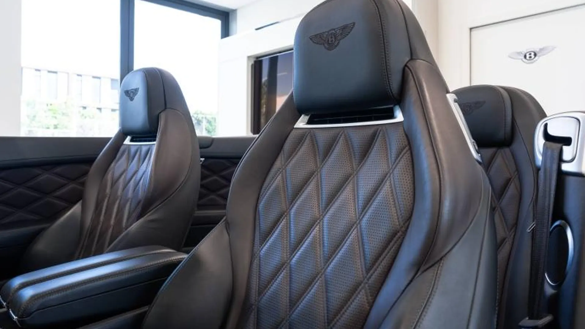 Bentley Continental GTC — photo 15