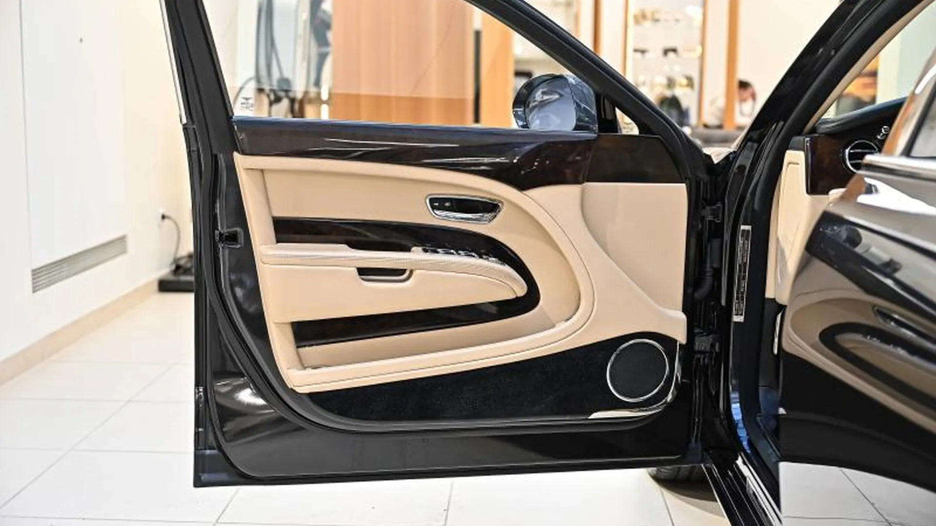 Bentley Mulsanne — photo 15