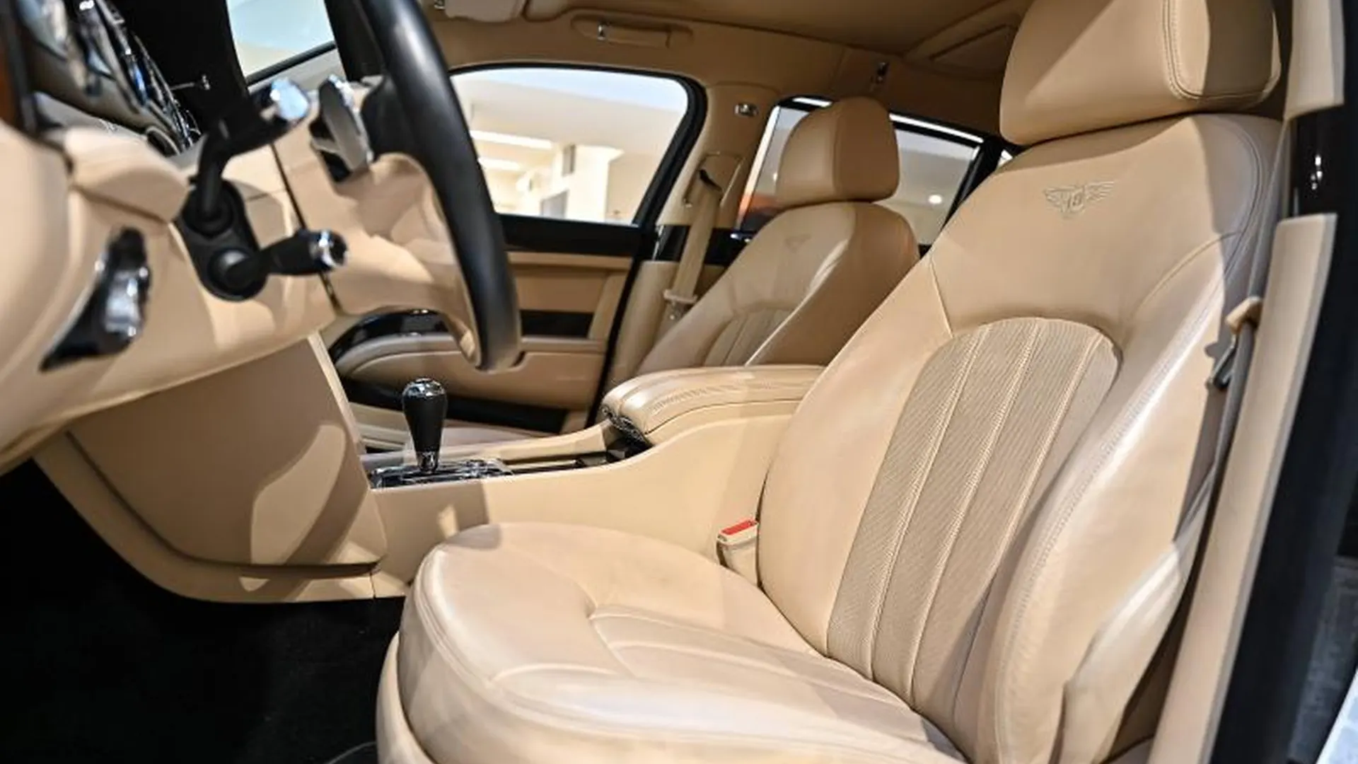 Bentley Mulsanne — photo 18
