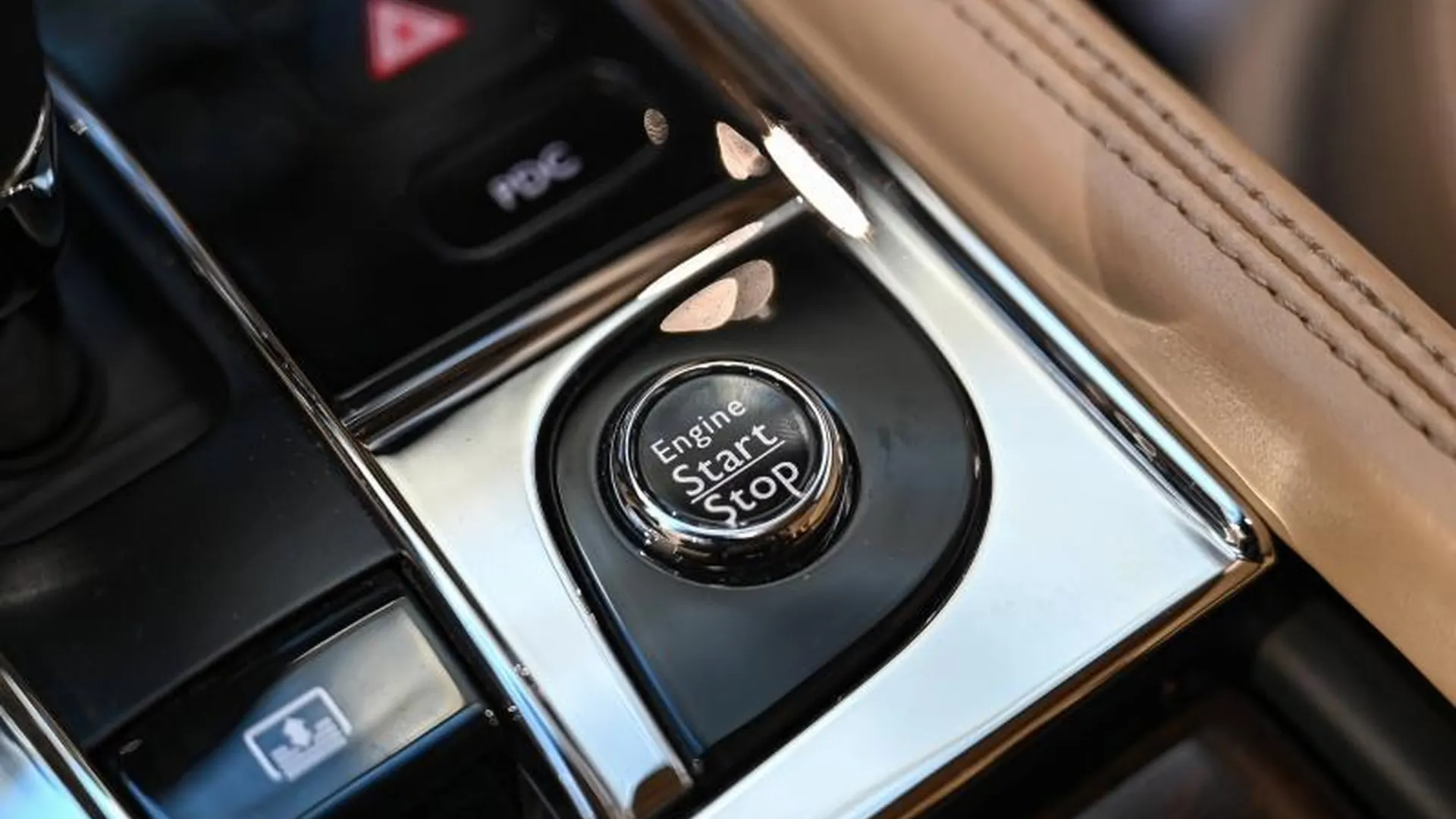 Bentley Mulsanne — photo 38