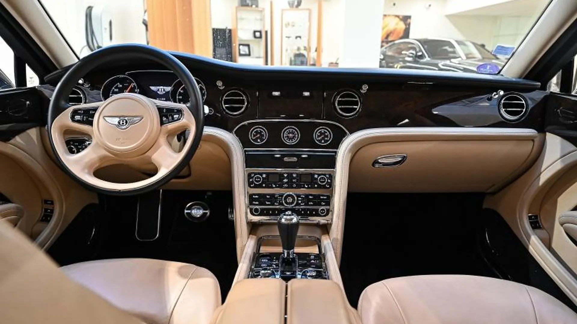 Bentley Mulsanne — photo 22