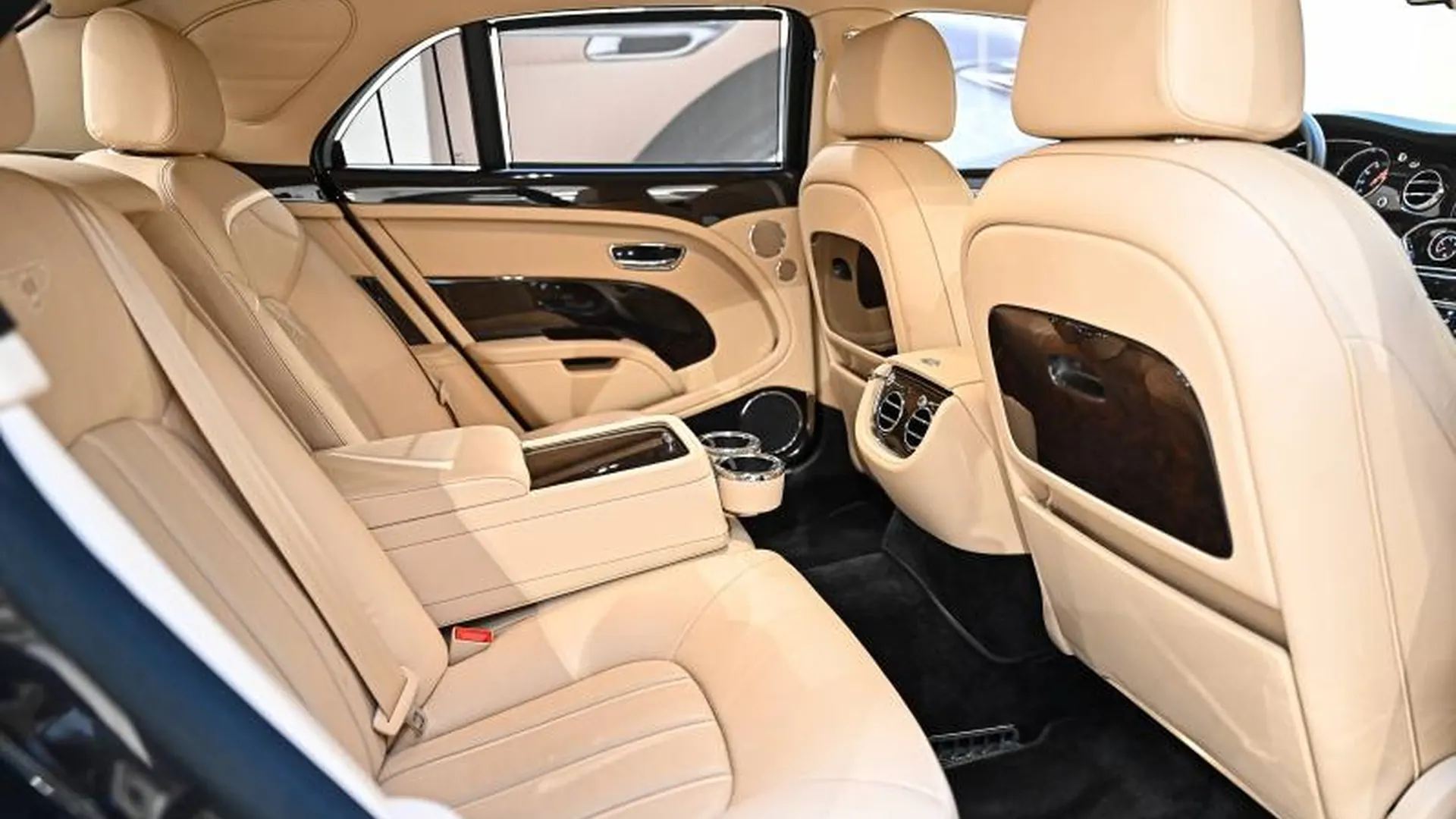 Bentley Mulsanne — photo 12