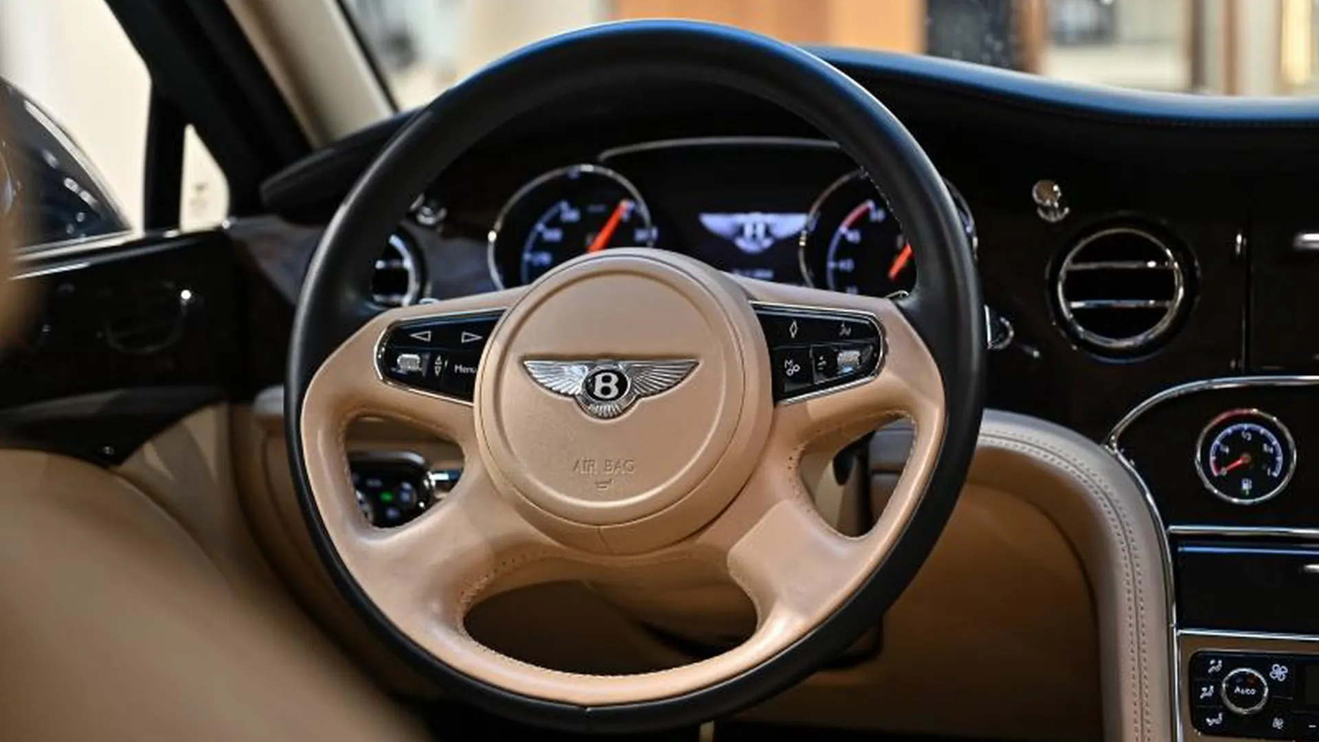 Bentley Mulsanne — photo 23