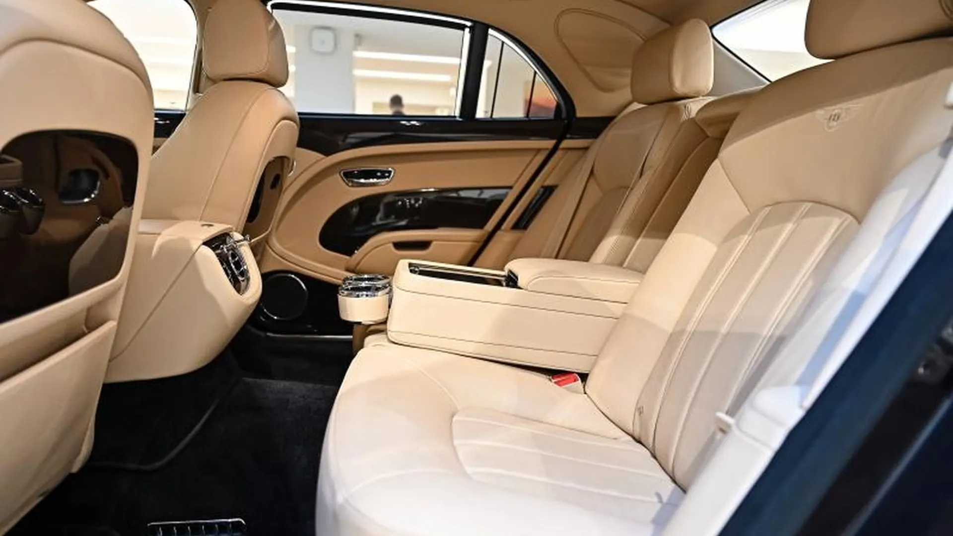 Bentley Mulsanne — photo 20